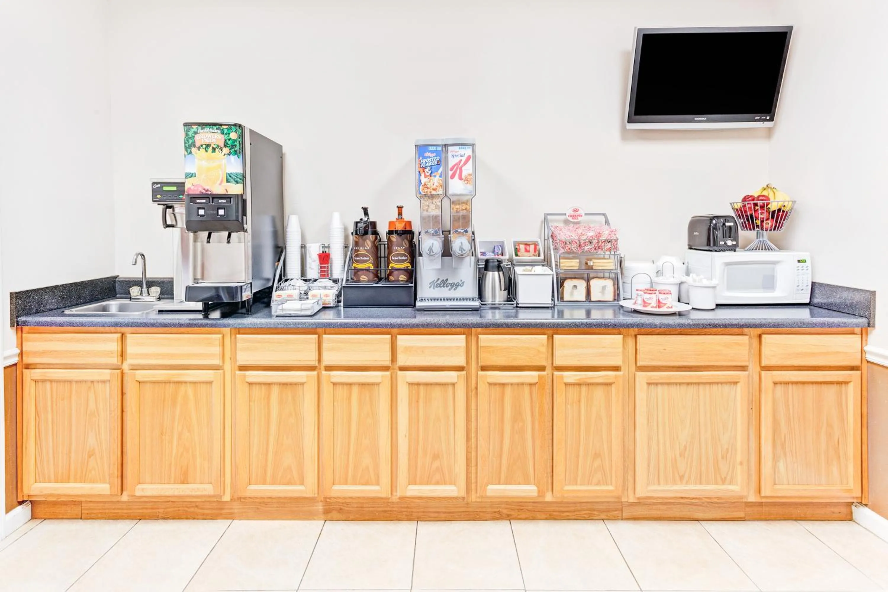 Breakfast in Super Inn & Suites Carrollton,West Georgia