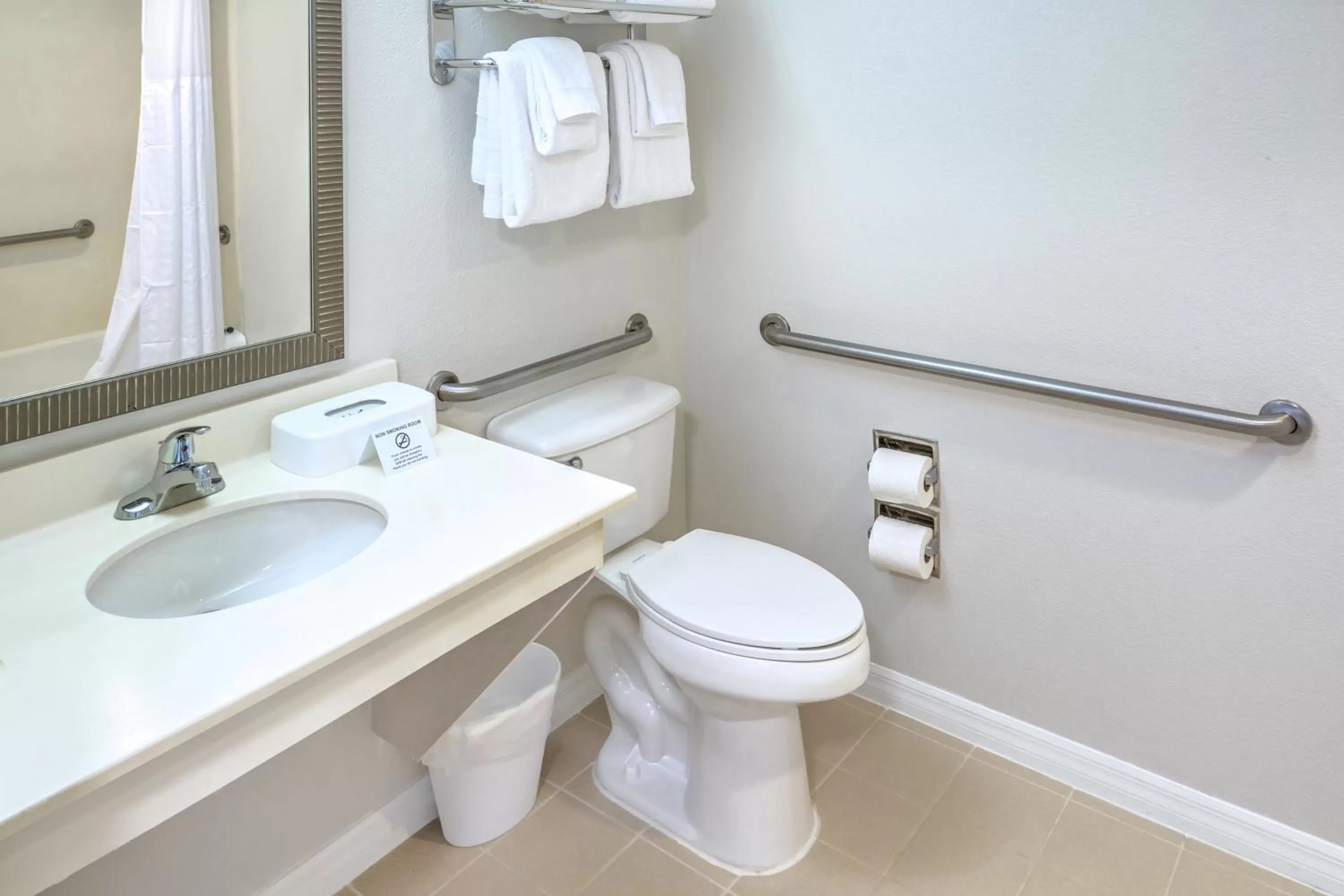 Bathroom in Exploria Express by Exploria Resorts