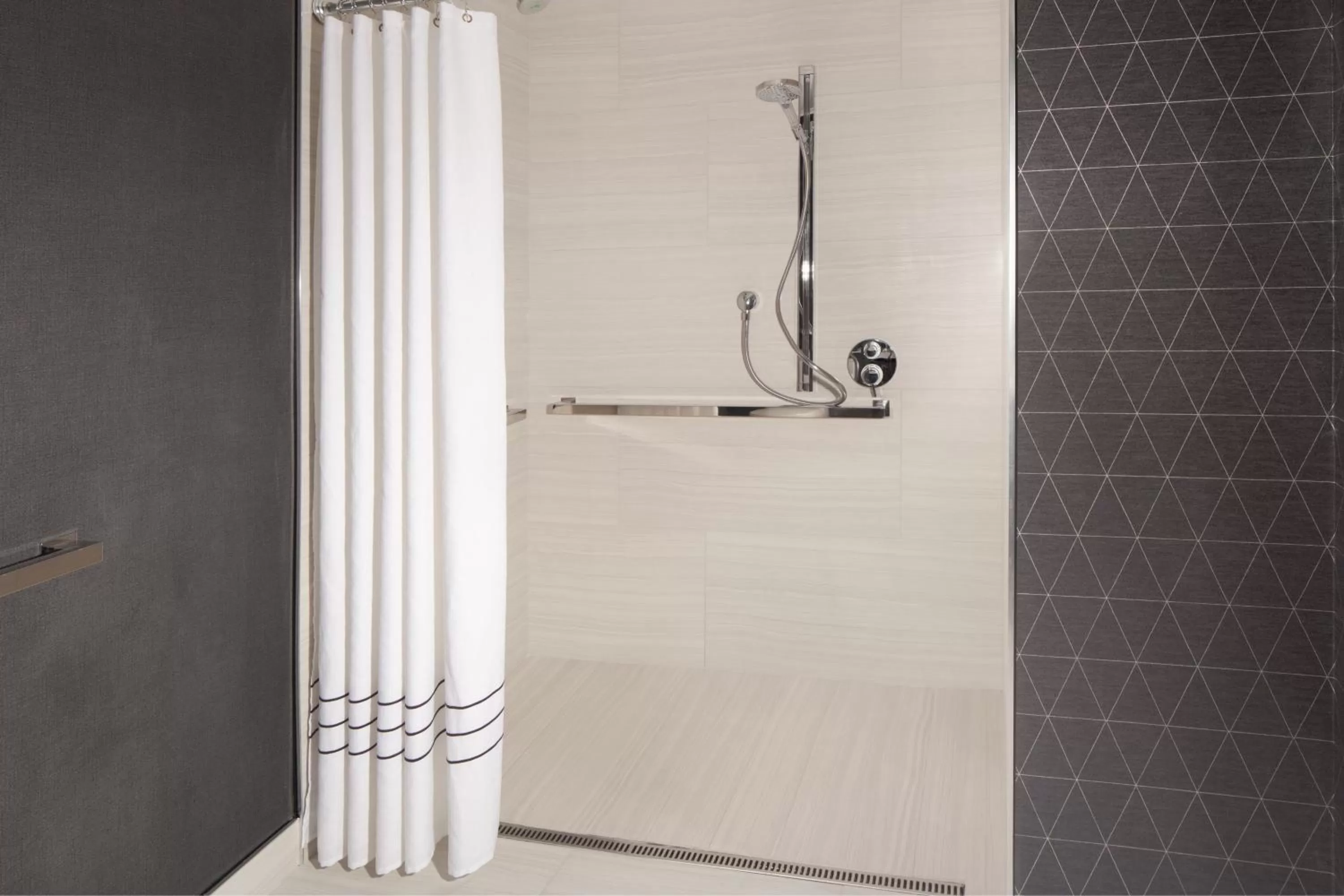 Bathroom in Fremont Marriott Silicon Valley