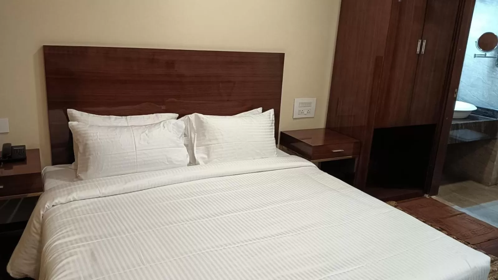 Bed in Layalee Grande Hotel Chennai