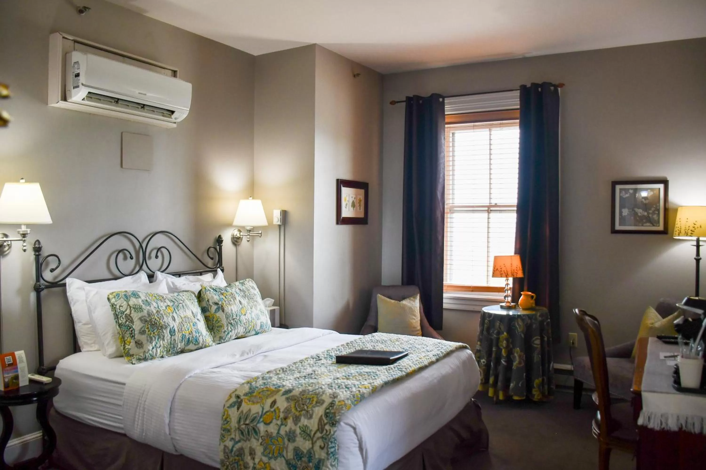 Bed in The Sayre Mansion