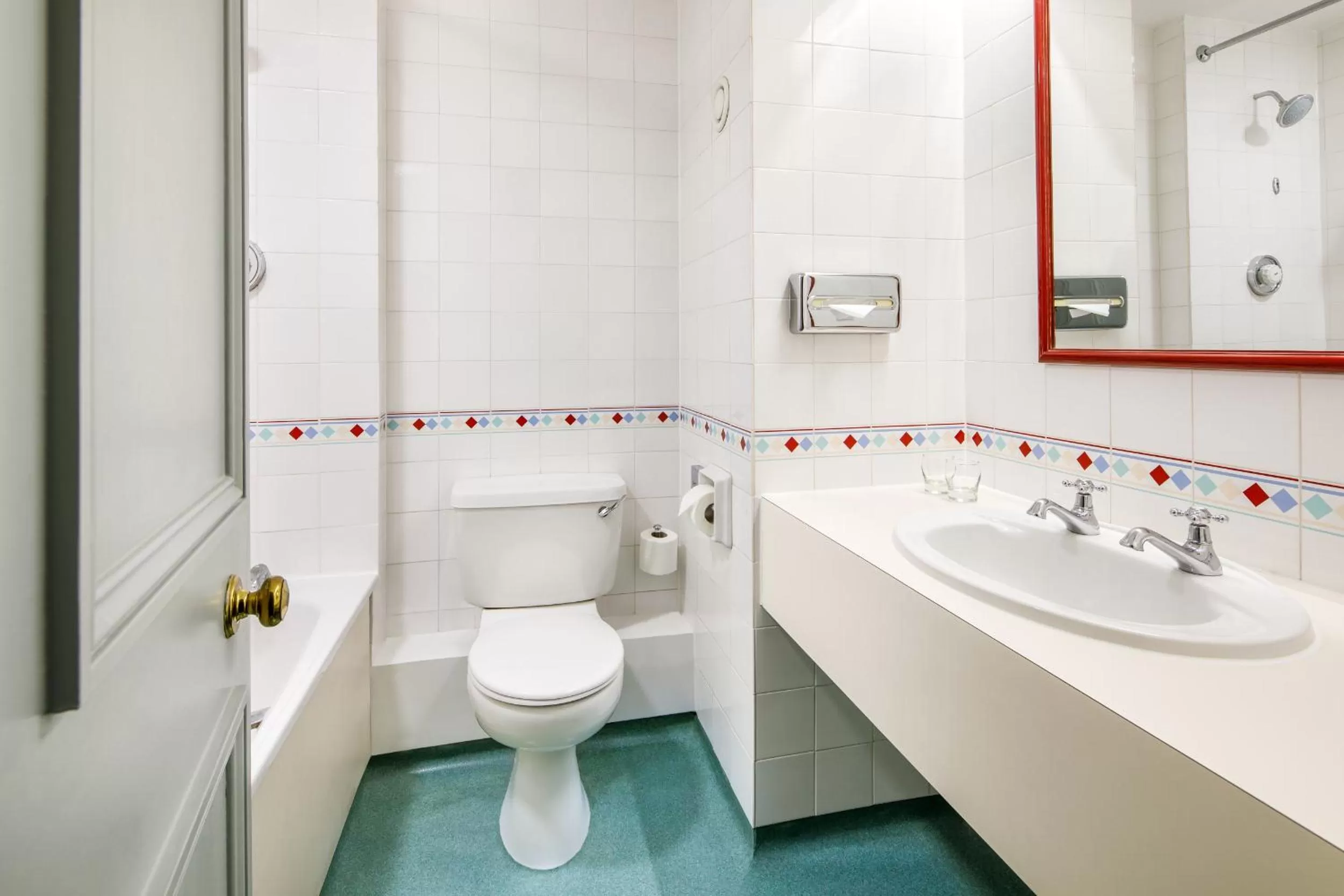 Toilet in Mercure Bristol North The Grange Hotel