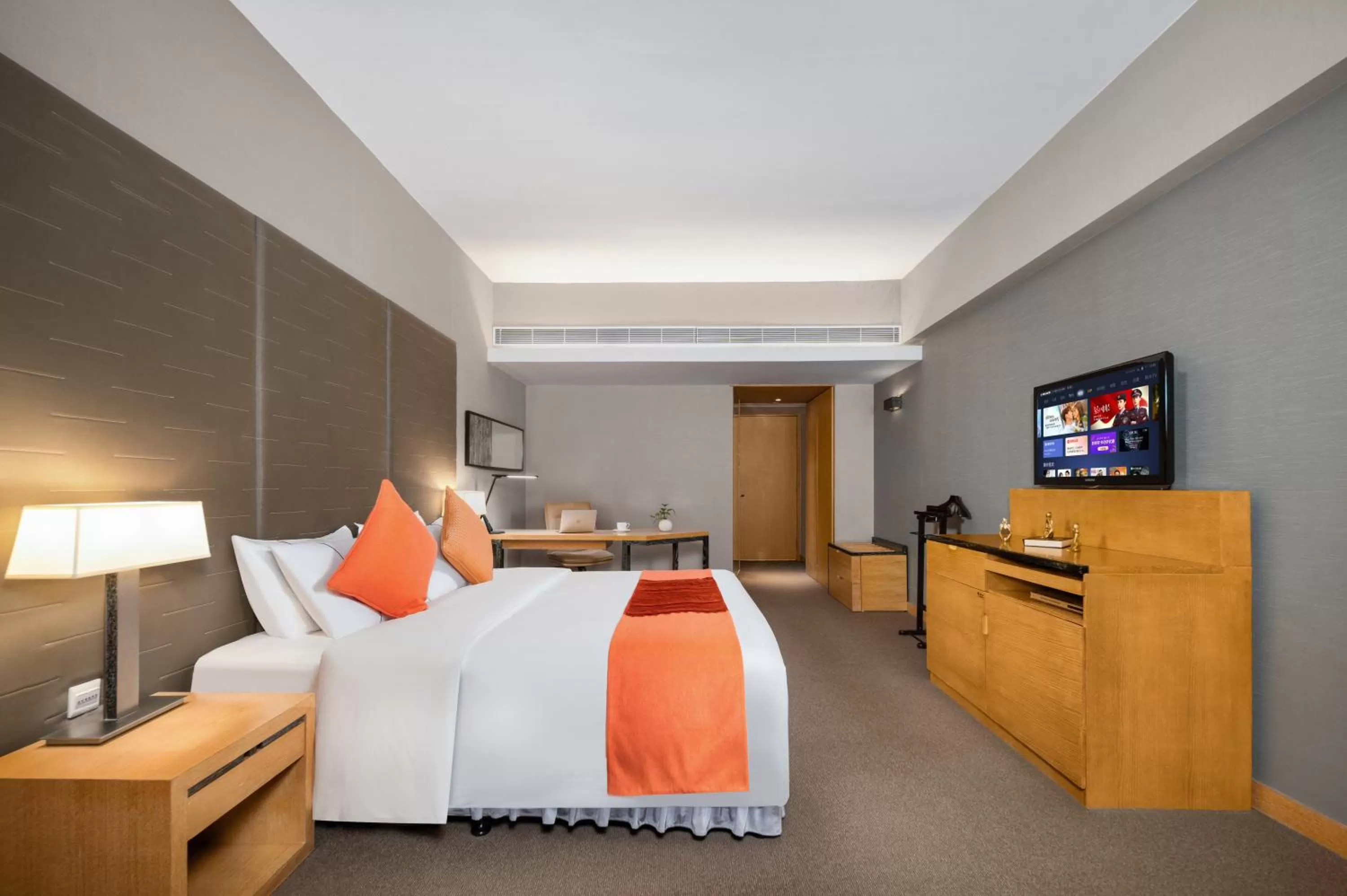 Bed in Jianguo Hotel Guangzhou