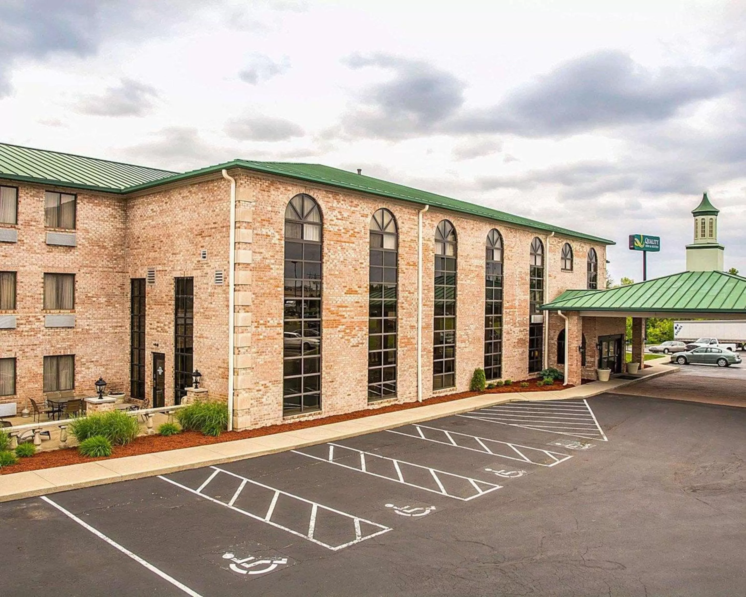 Property building in Quality Inn & Suites Cincinnati I-275