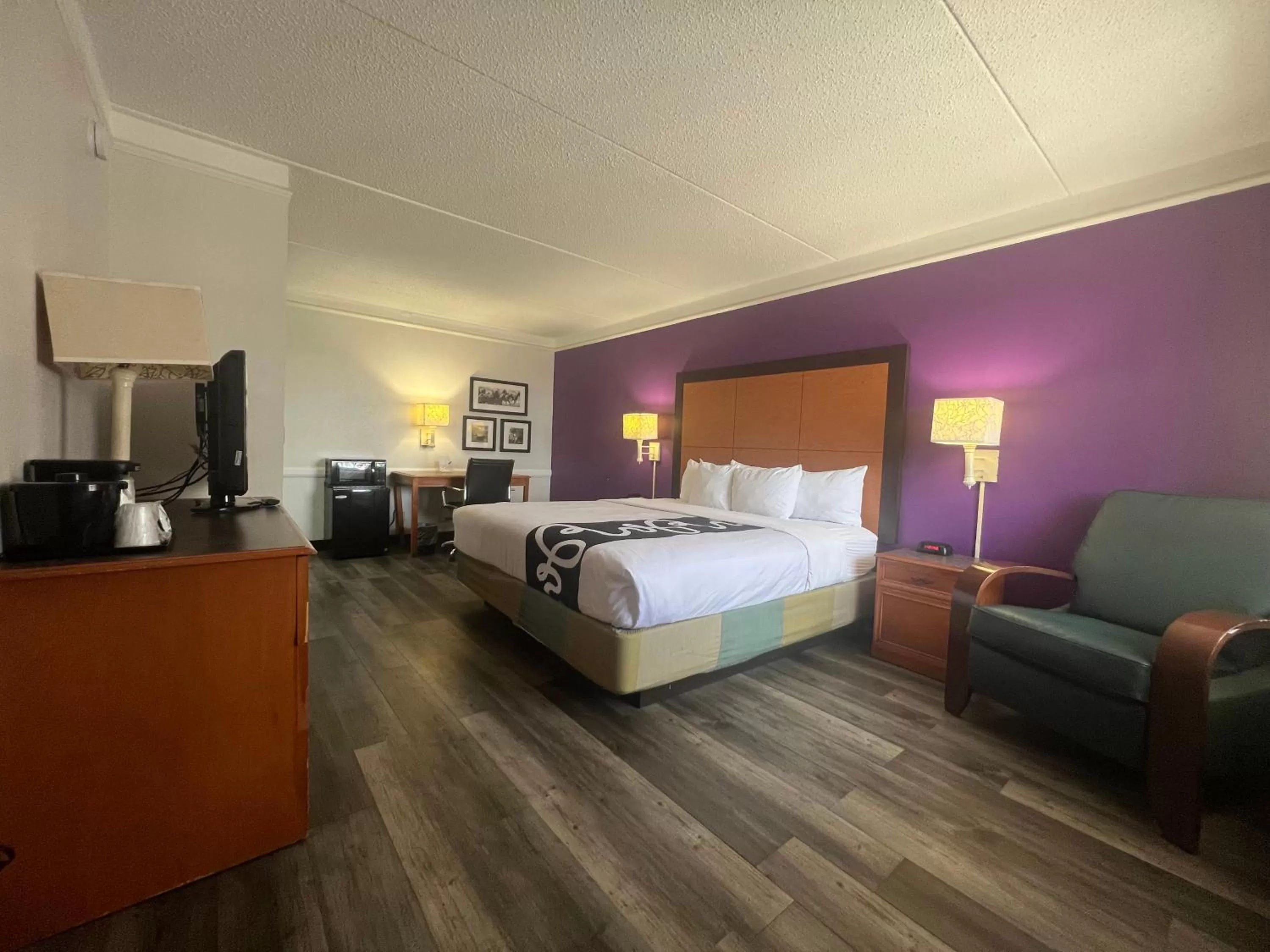 Photo of the whole room, Bed in La Quinta Inn by Wyndham Amarillo Mid-City