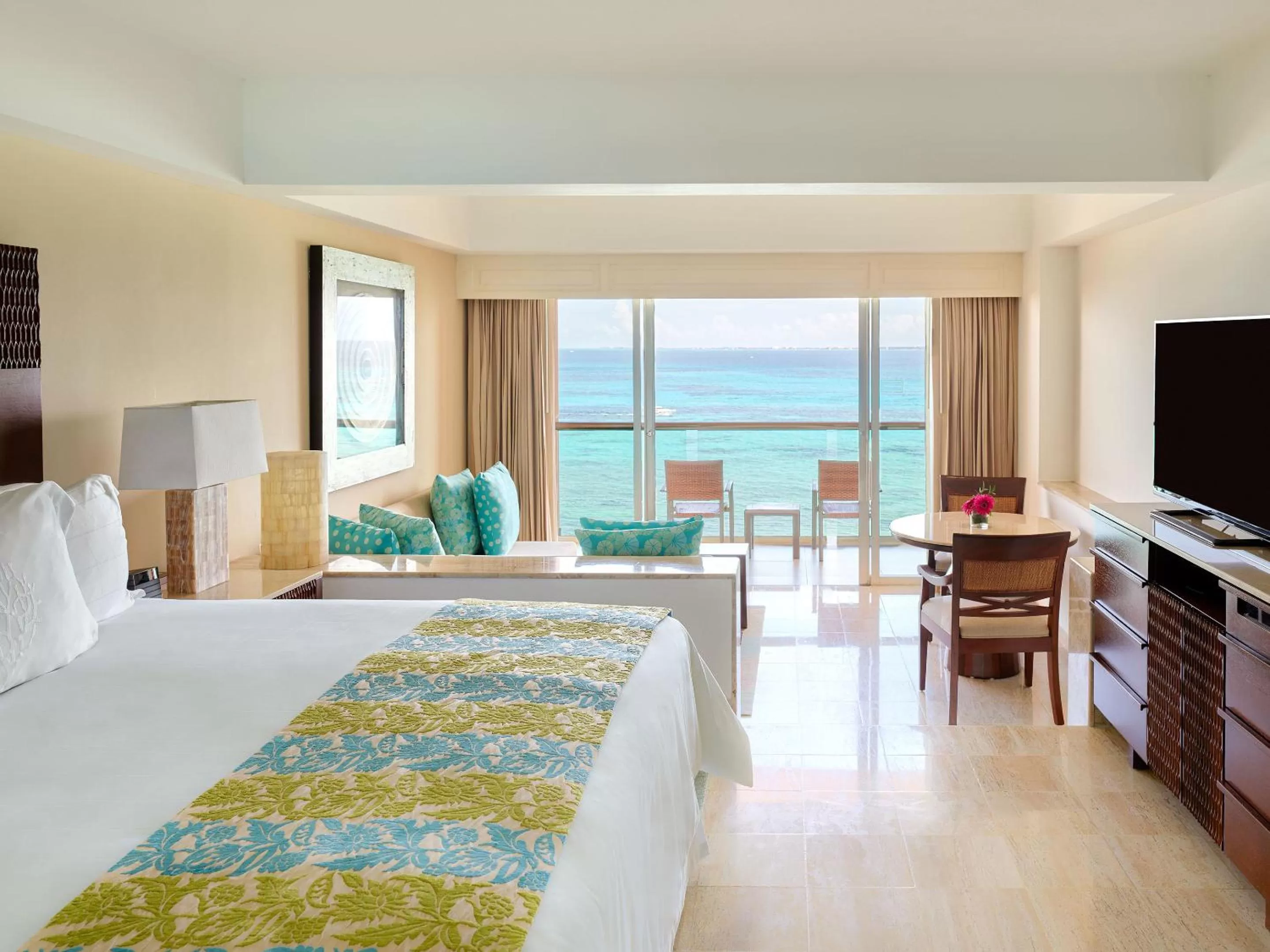 Photo of the whole room, Bed in Grand Fiesta Americana Coral Beach Cancun - All Inclusive