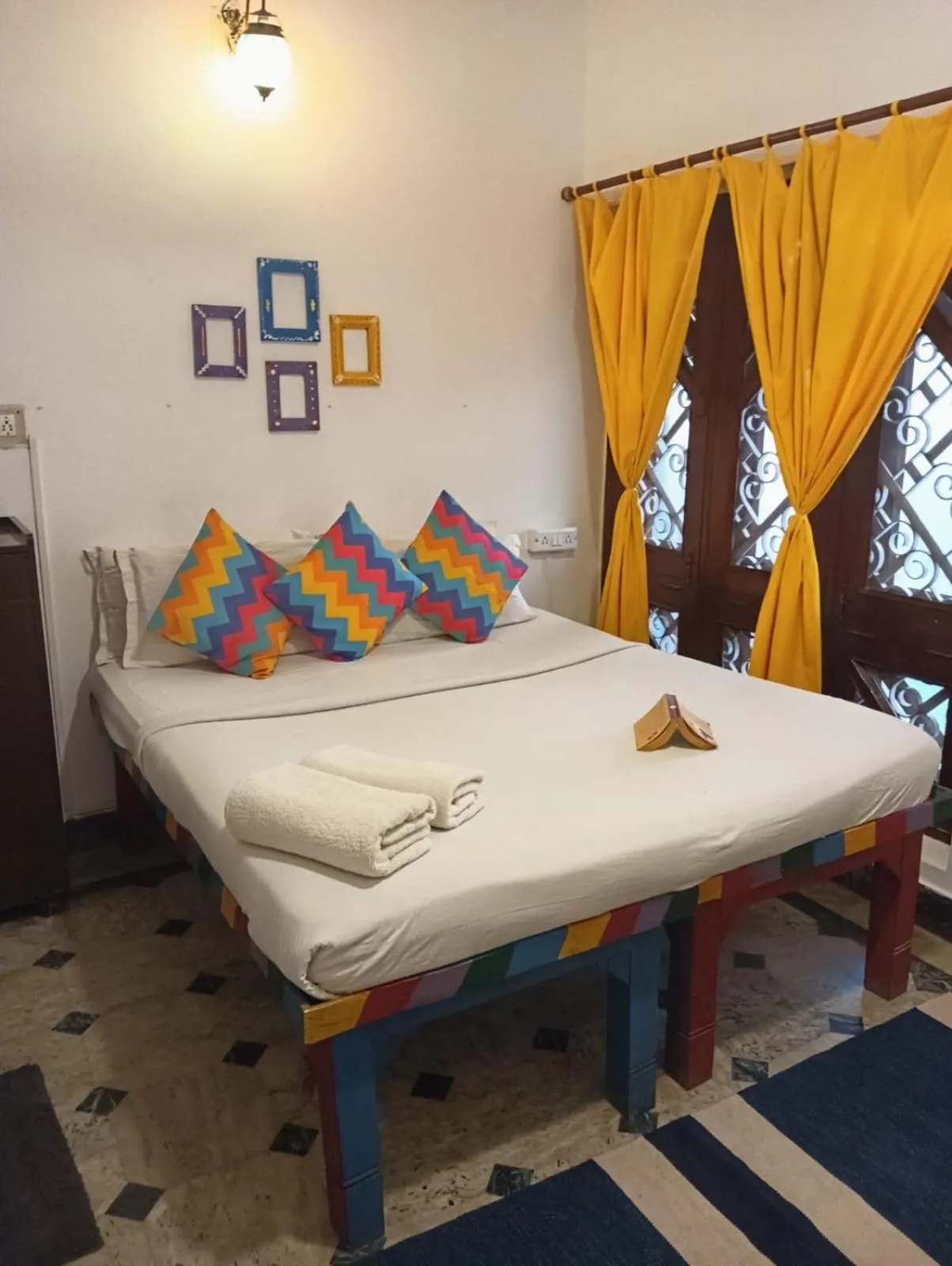 Bed in goSTOPS Lite Varanasi