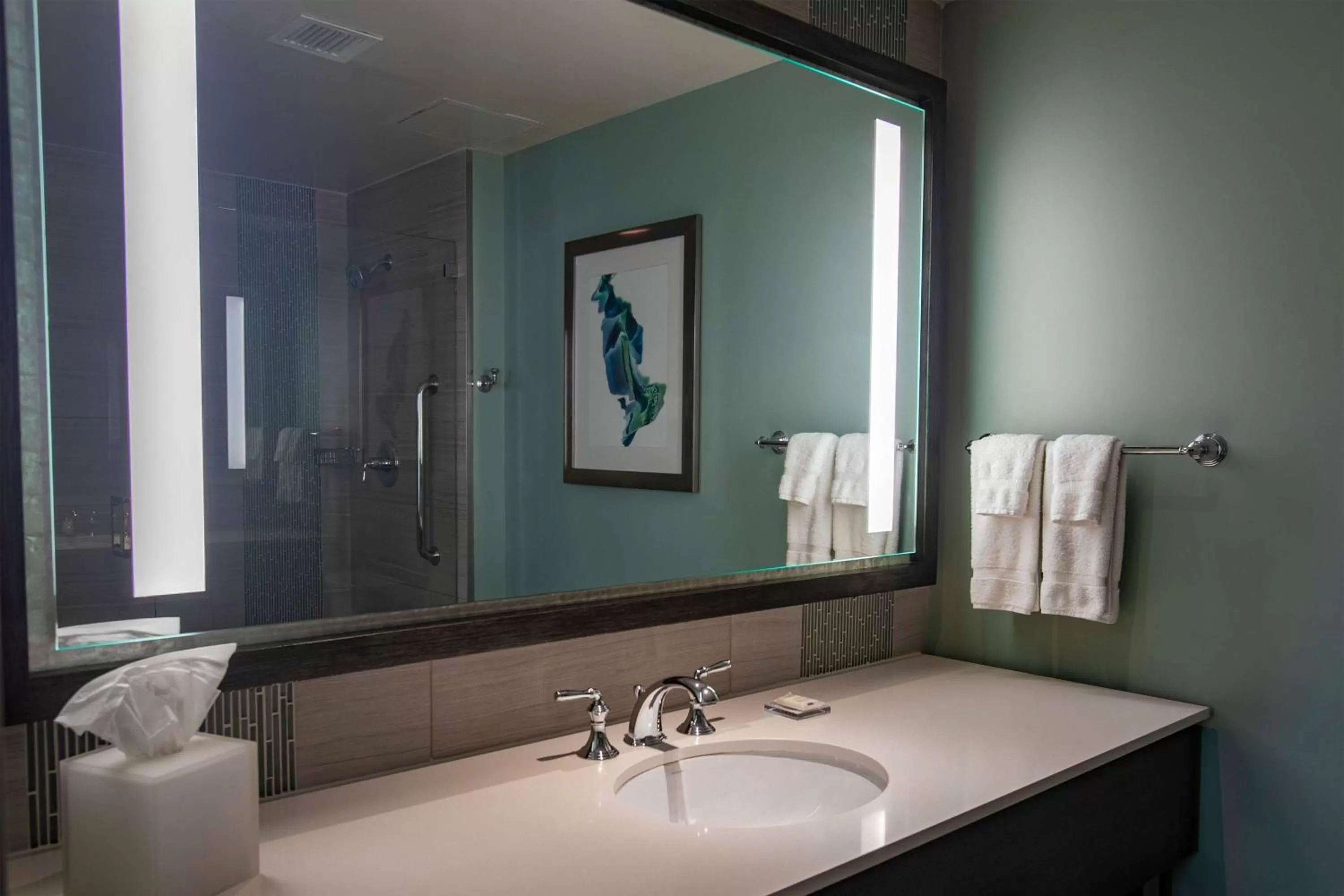 TV and multimedia in Wyndham Grand Jupiter at Harbourside Place