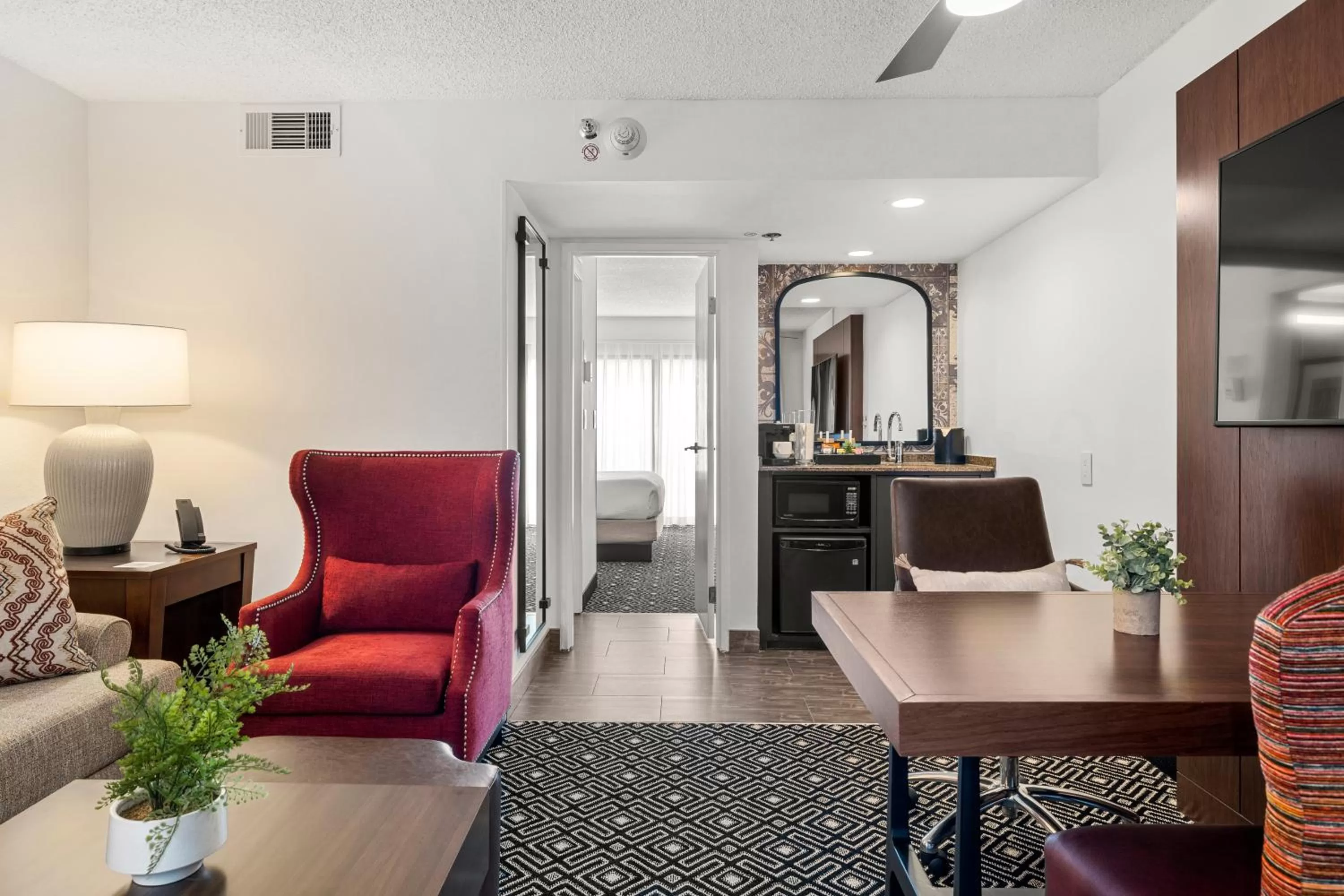 Living room in Embassy Suites by Hilton Los Angeles International Airport South