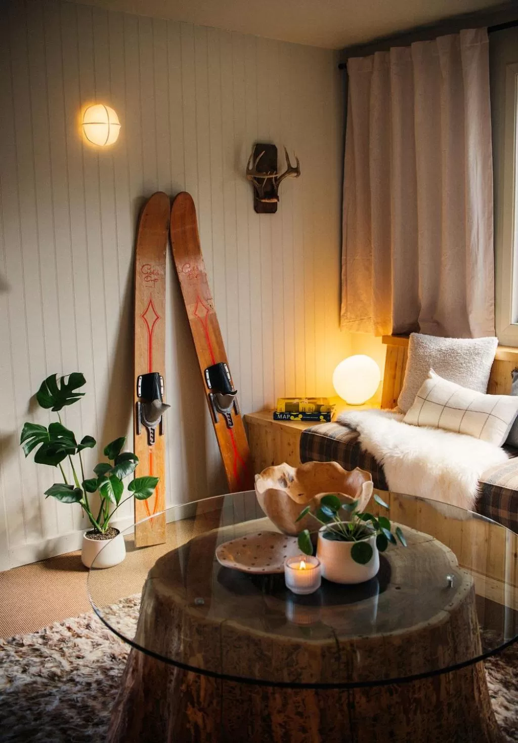 Communal lounge/ TV room in Apres Whitefish