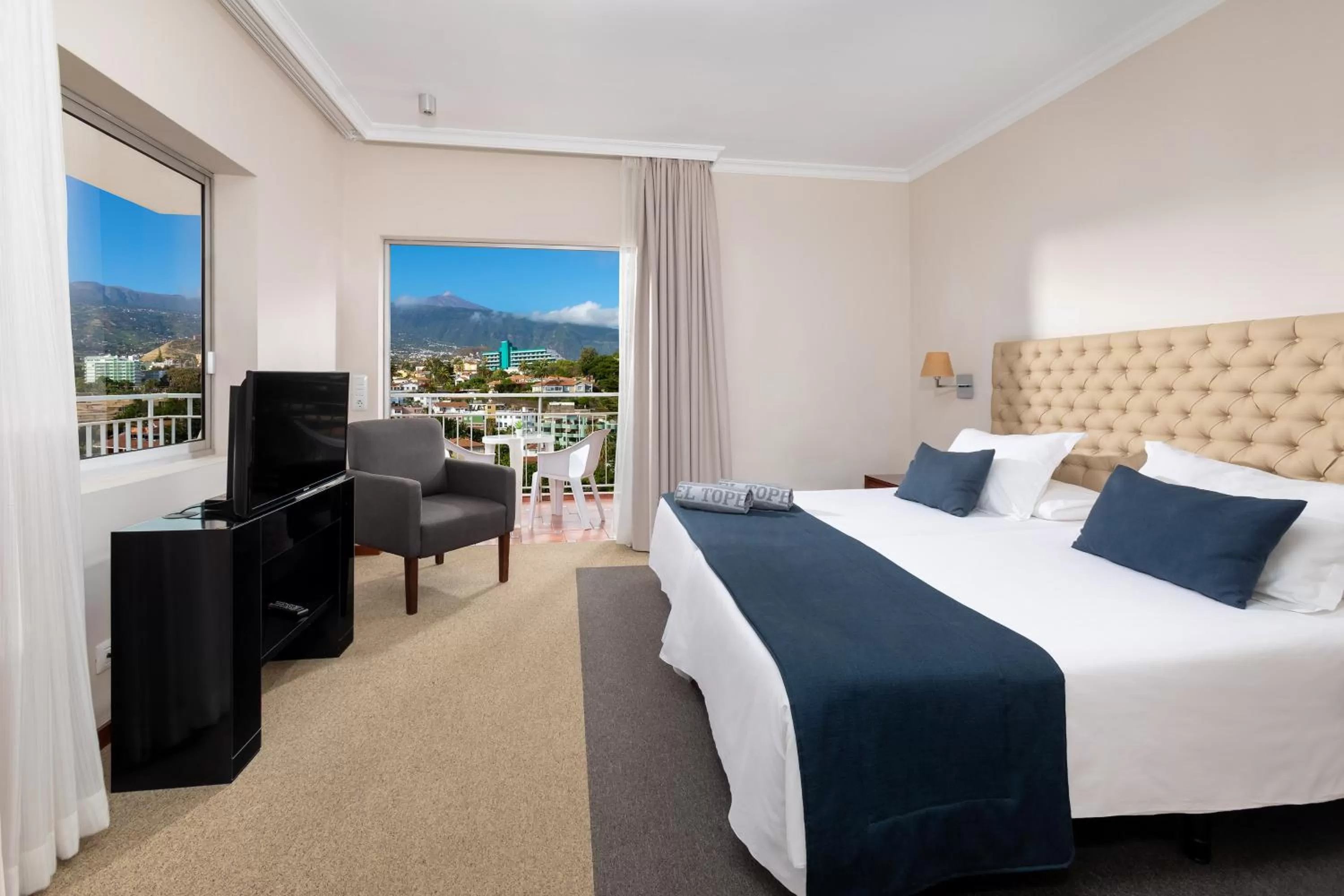 Superior Twin Room with Sea View in Hotel Atlantic El Tope