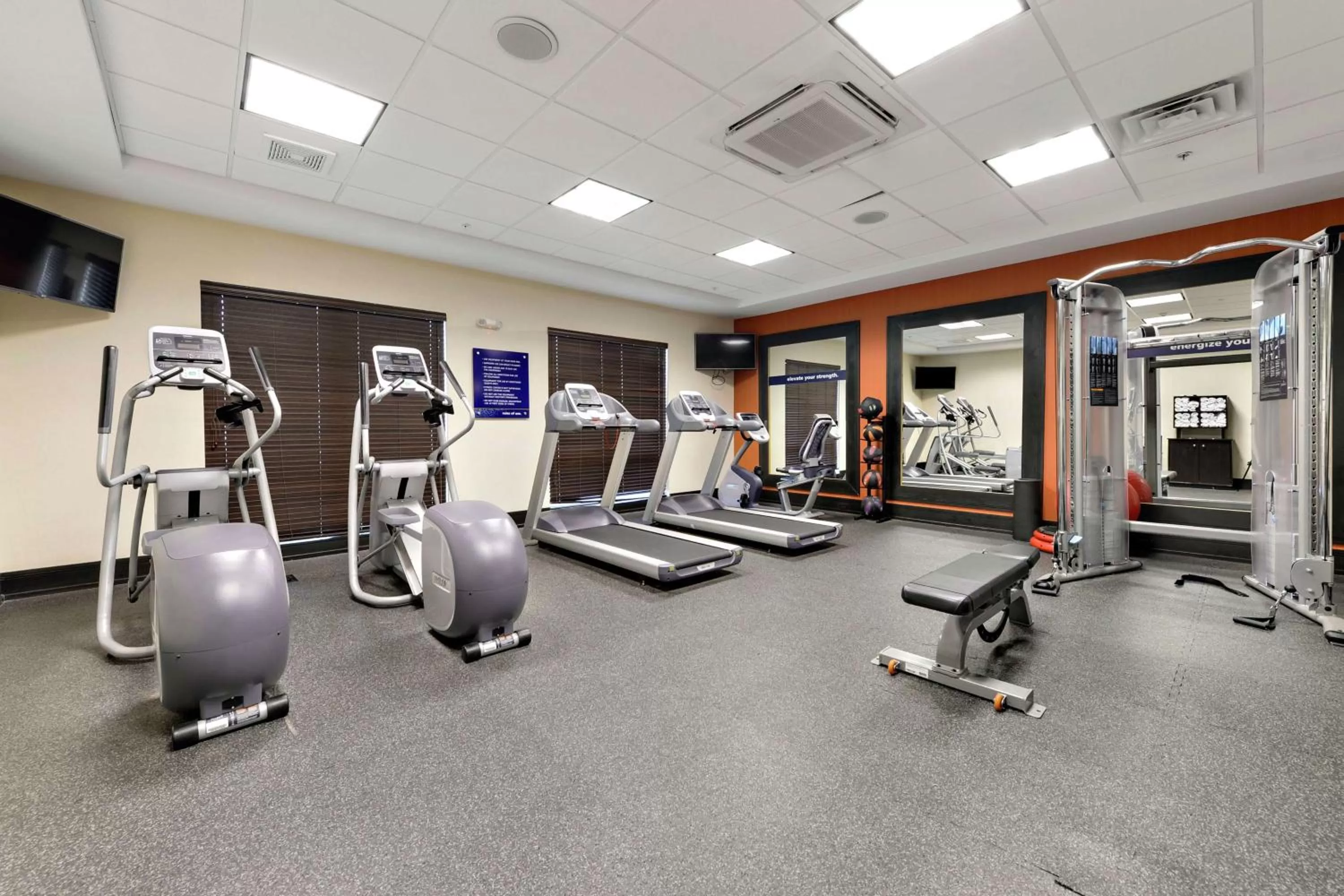 Fitness centre/facilities in Hampton Inn & Suites Gulfport