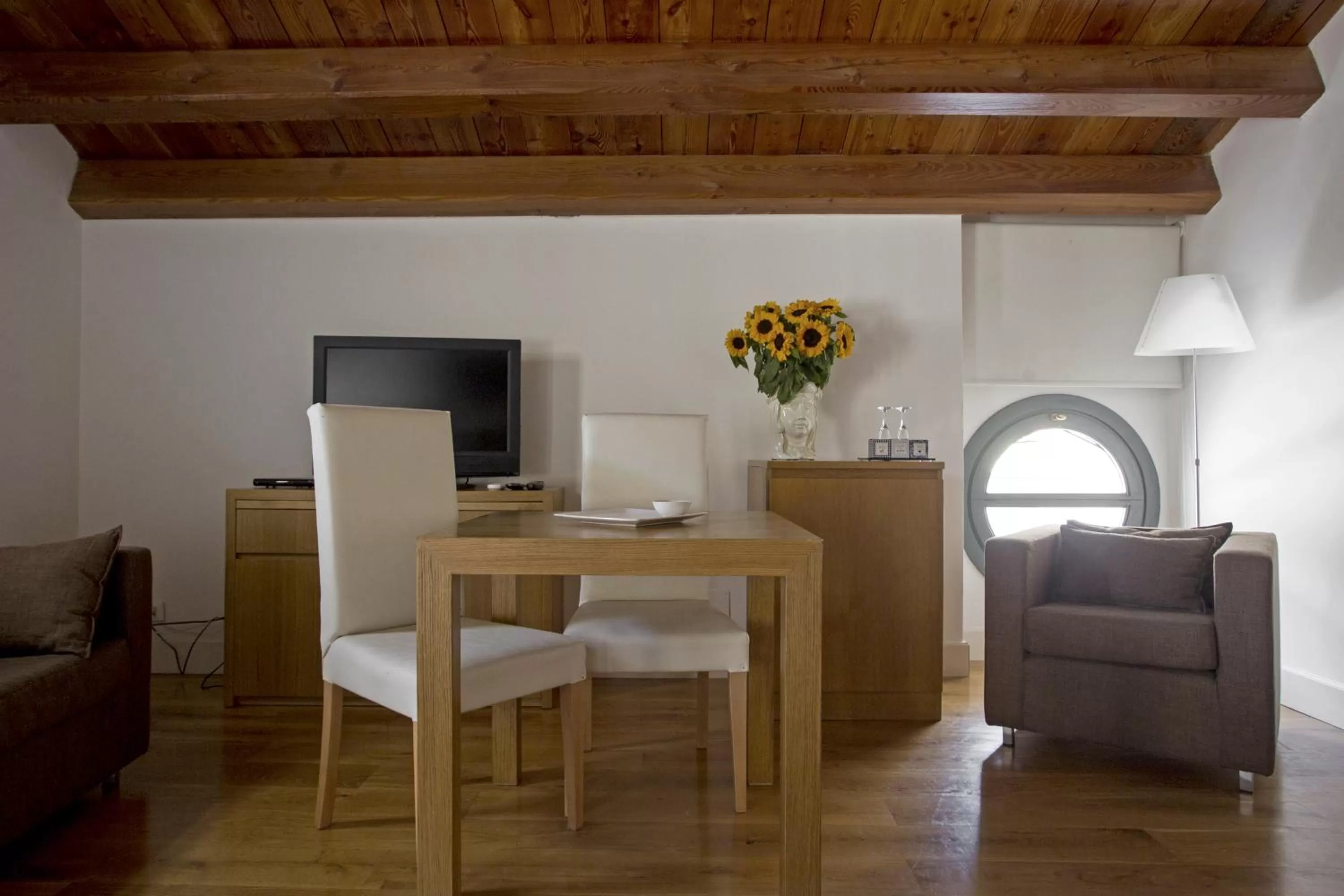 TV and multimedia in Palazzo Brunaccini Boutique Hotel