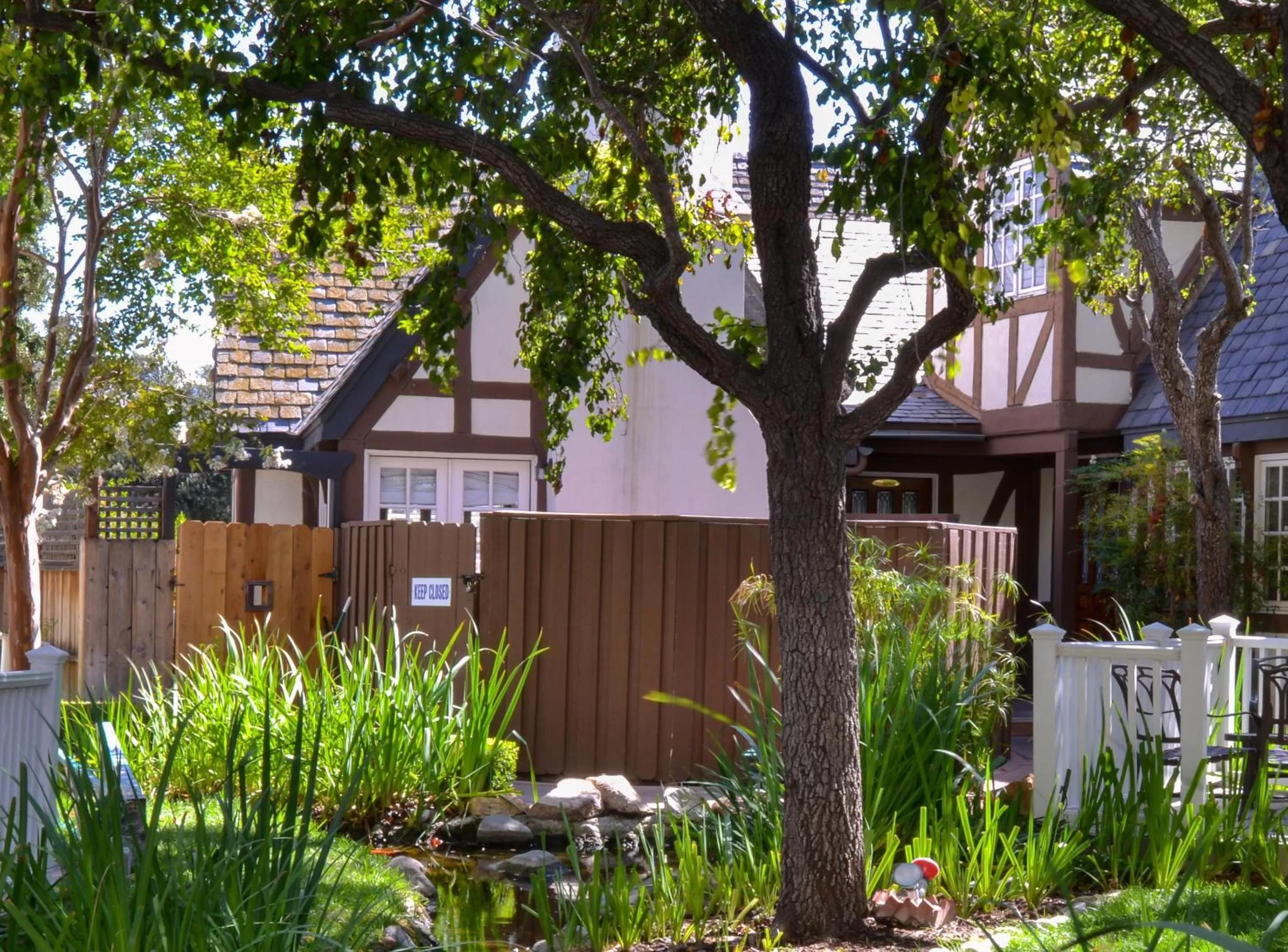 Property building in Wine Valley Inn