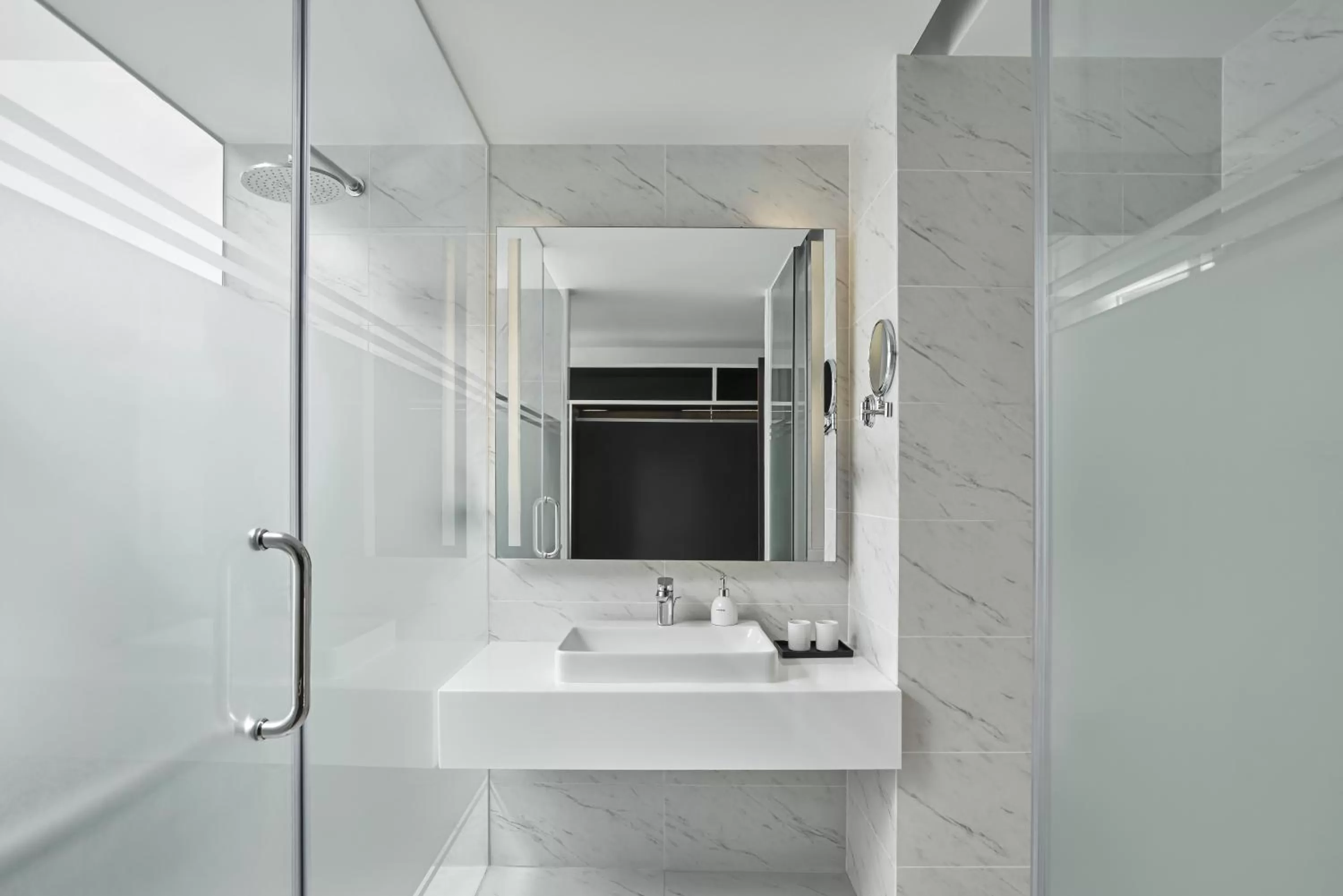 Shower in M Village Hotel Tôn Thất Đạm