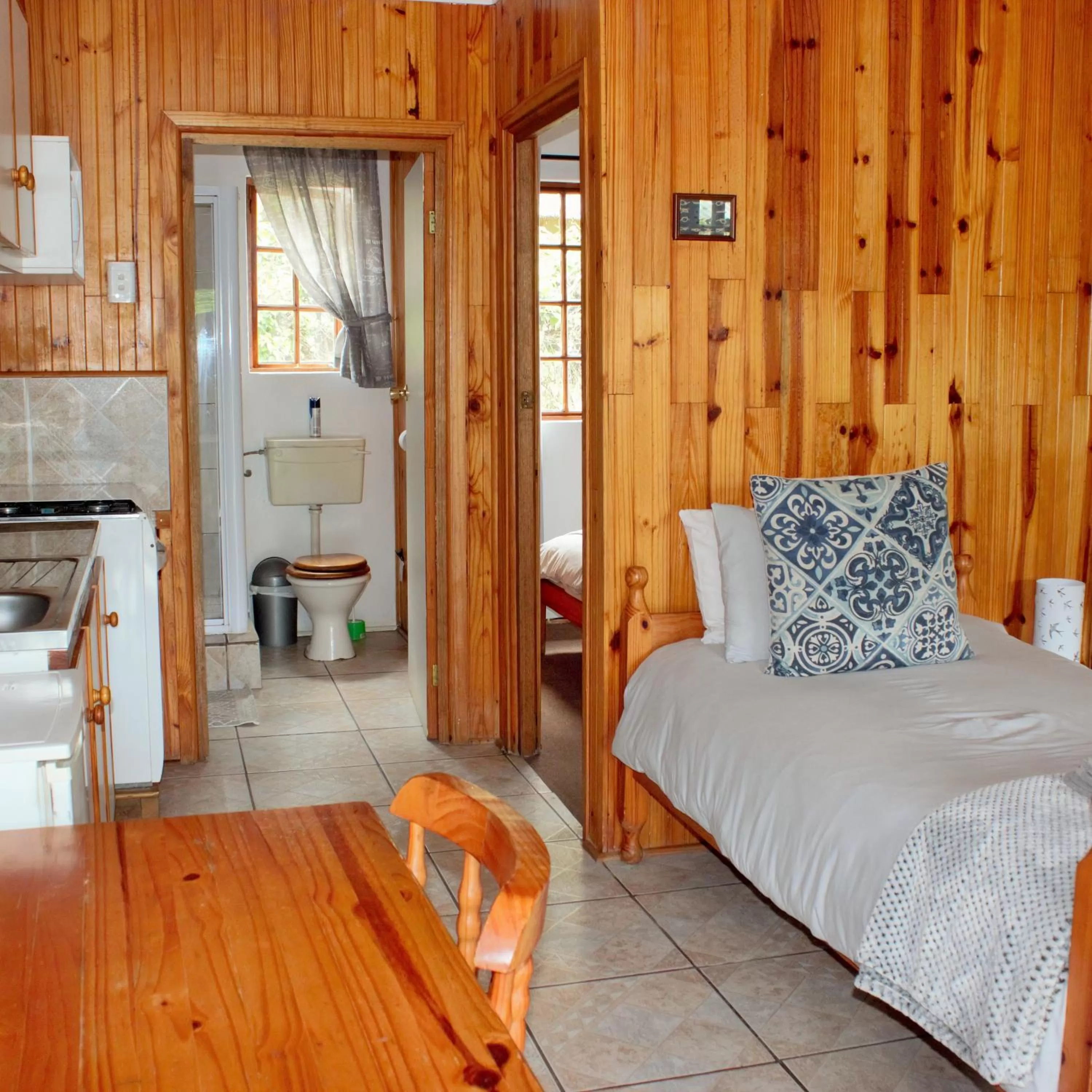 Photo of the whole room, Bed in The Spotted Grunter Resort