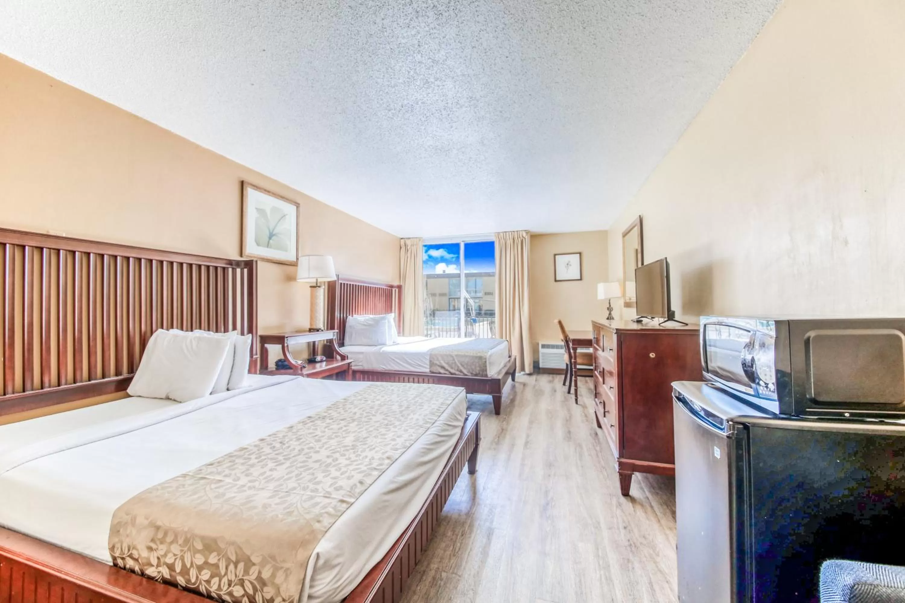 Photo of the whole room in Floridian Express International Drive