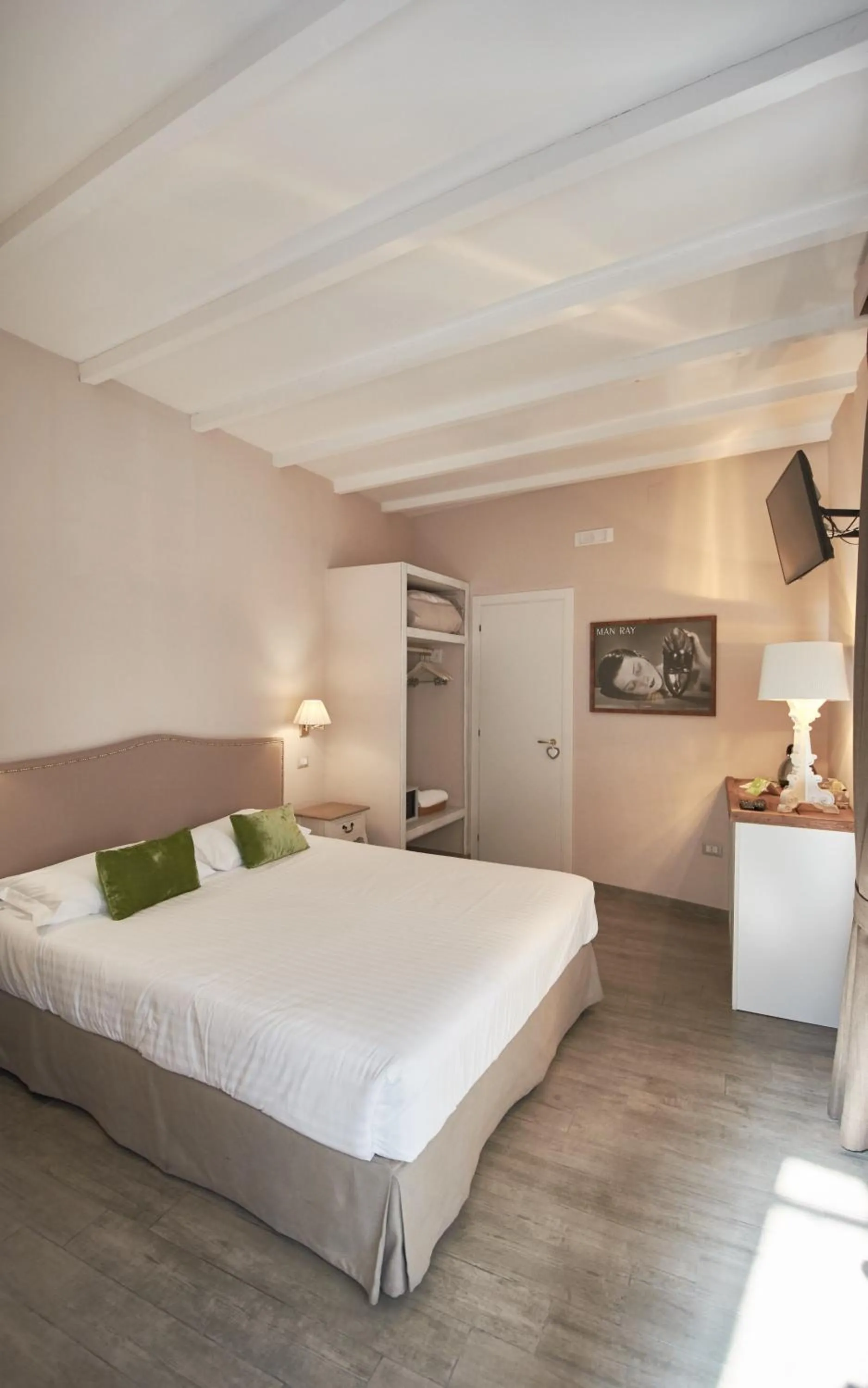 TV and multimedia, Bed in Cas'E Charming House