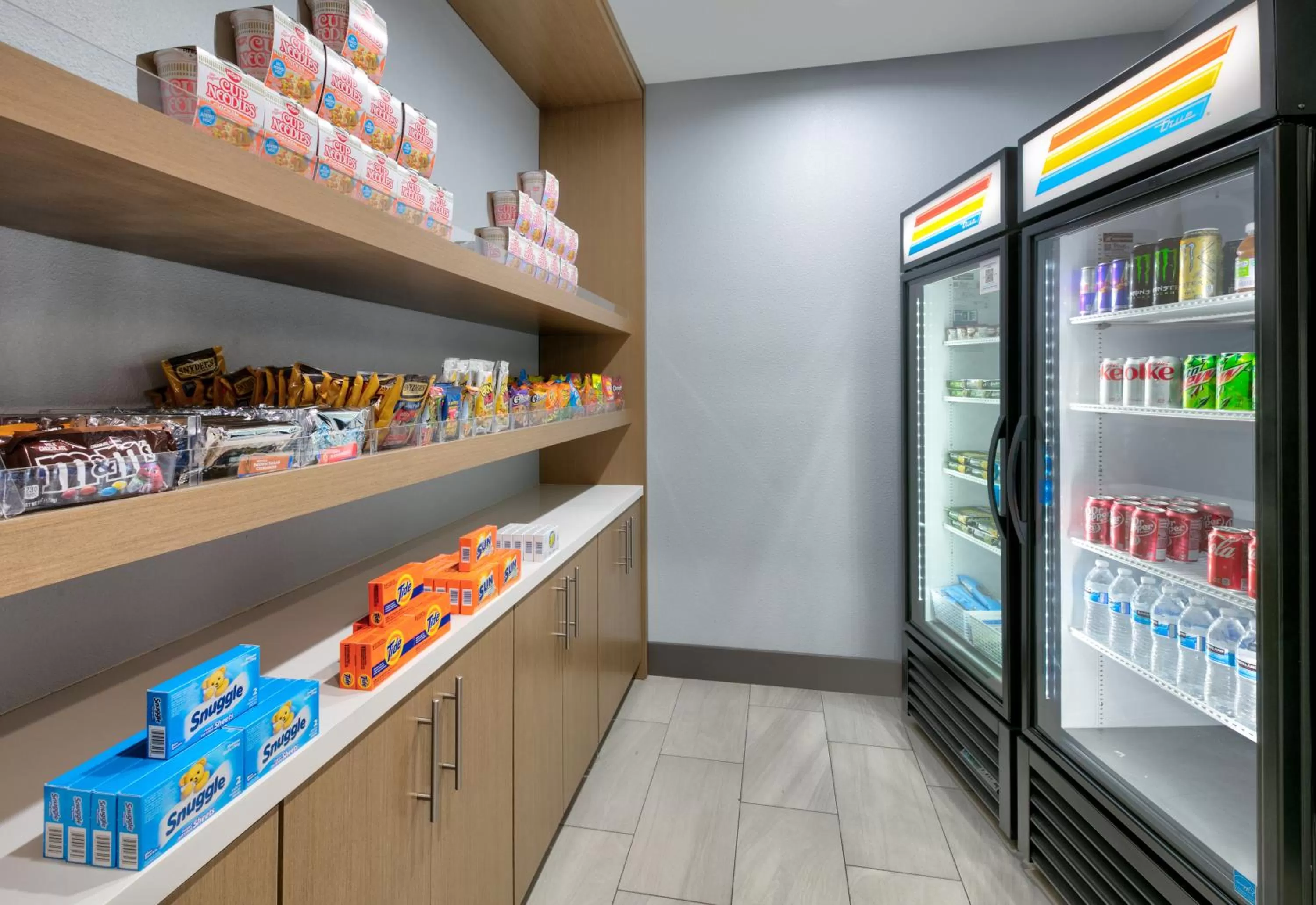 Food and drinks in Holiday Inn Express & Suites DALLAS PARK CENTRAL NORTHEAST by IHG