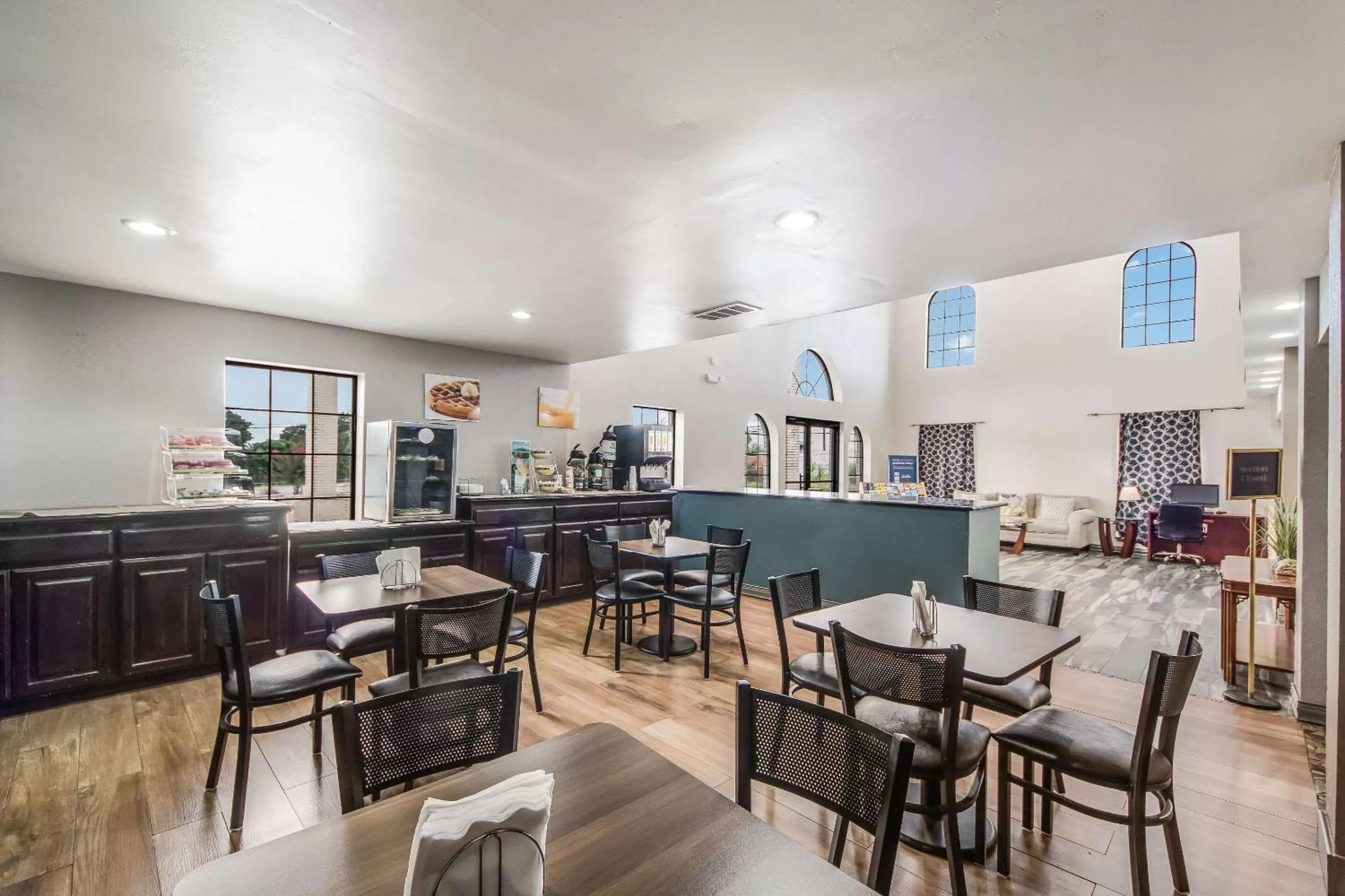 Restaurant/places to eat in Quality Inn Medical Center