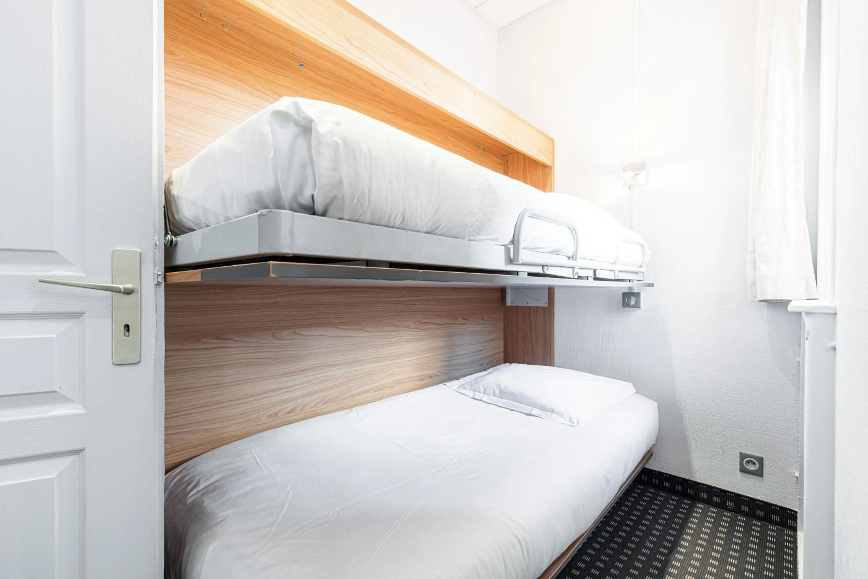 bunk bed in Modern Waikiki Hotel