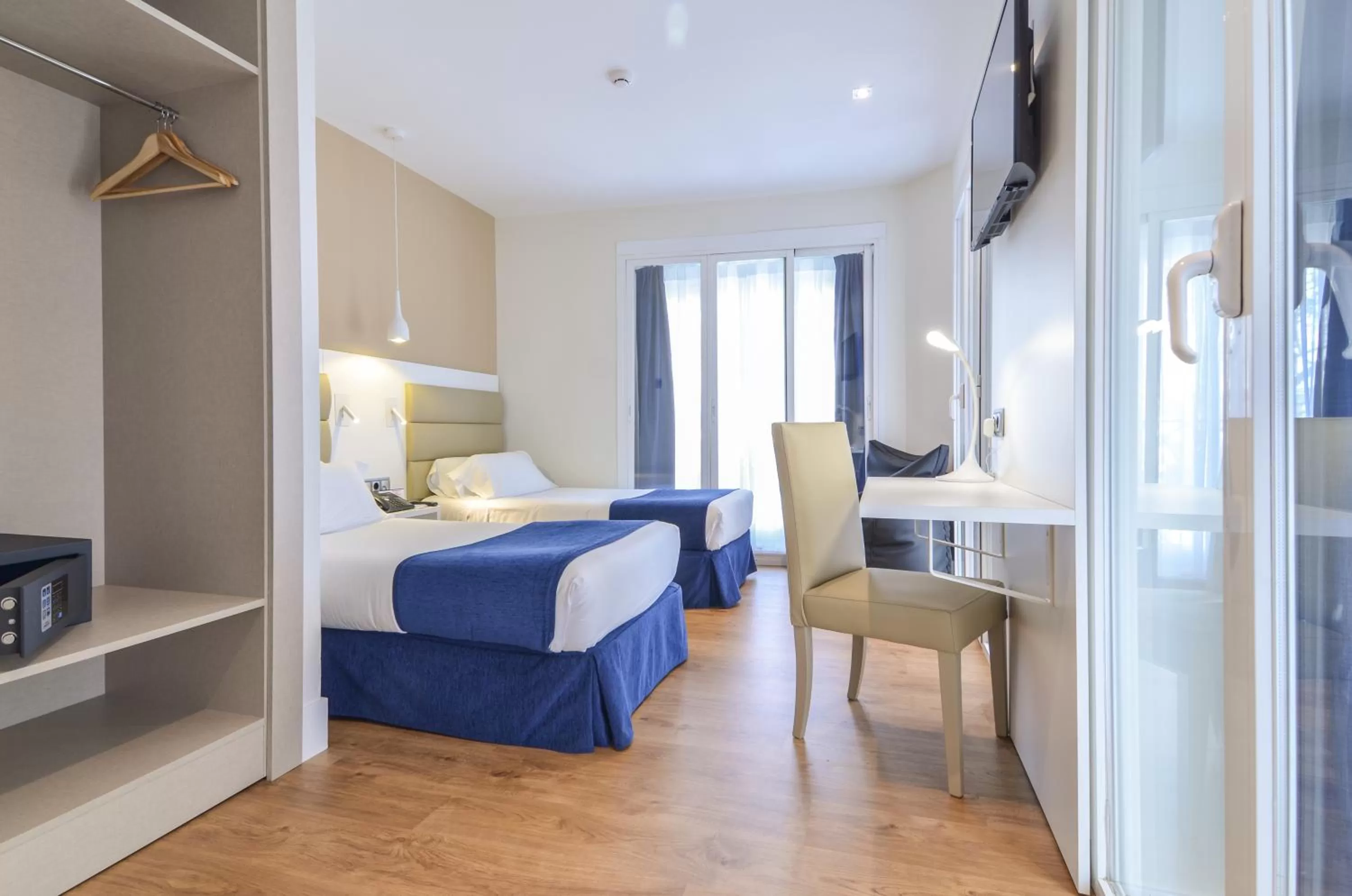 Photo of the whole room, Bed in Hotel Miau