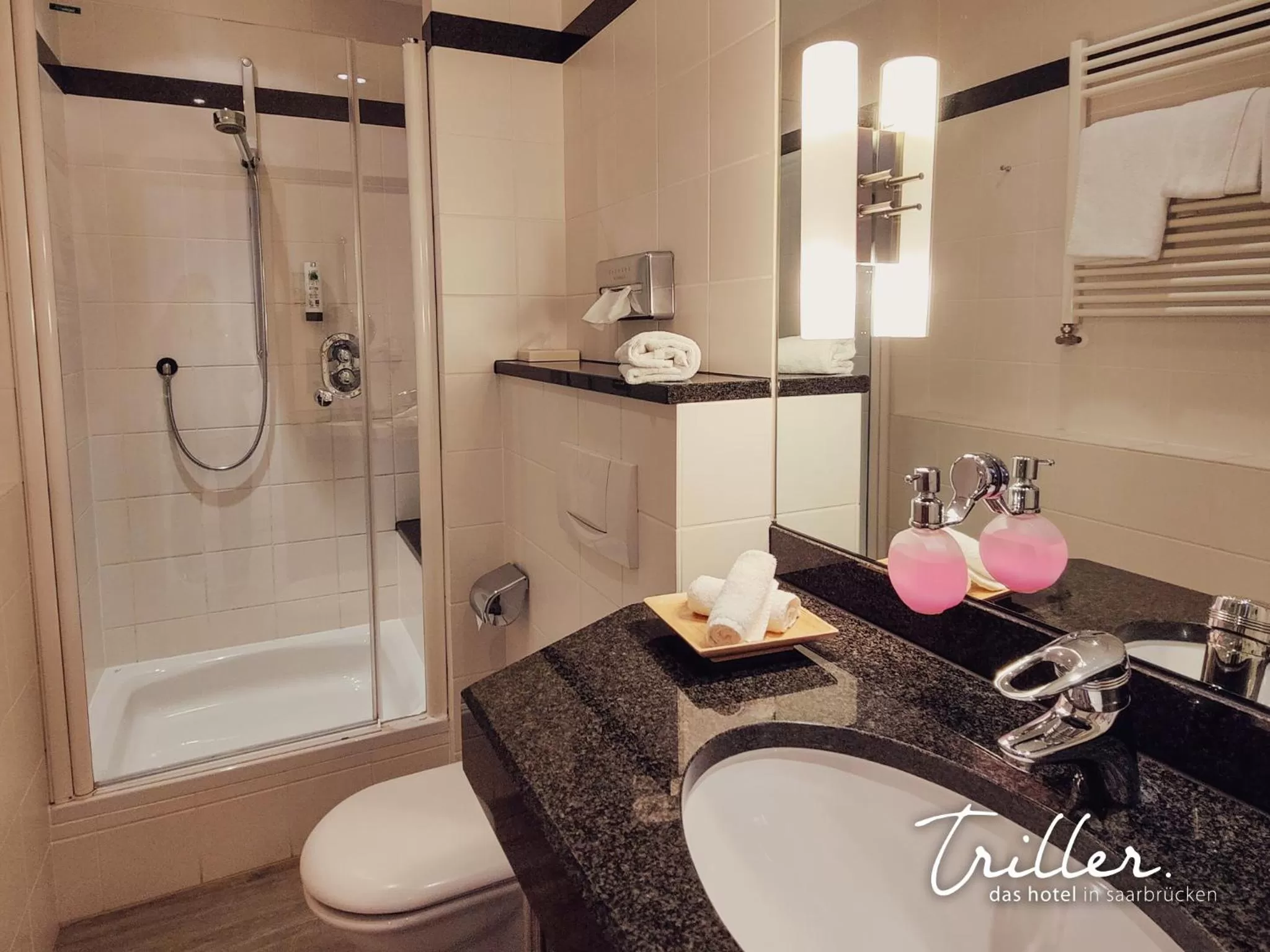 Bathroom in Hotel Am Triller - Hotel & Serviced Apartments