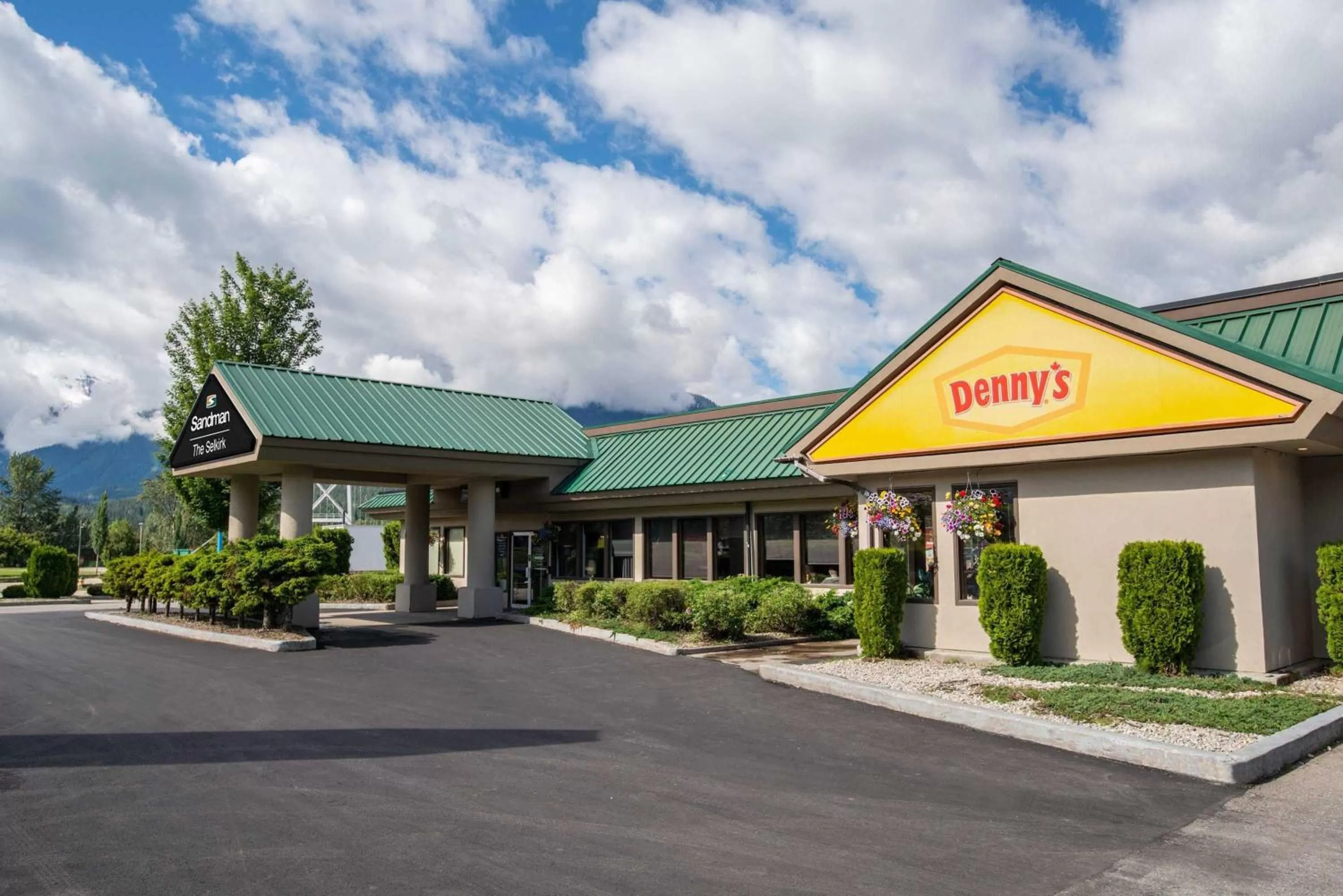 Property building in Sandman Hotel Revelstoke