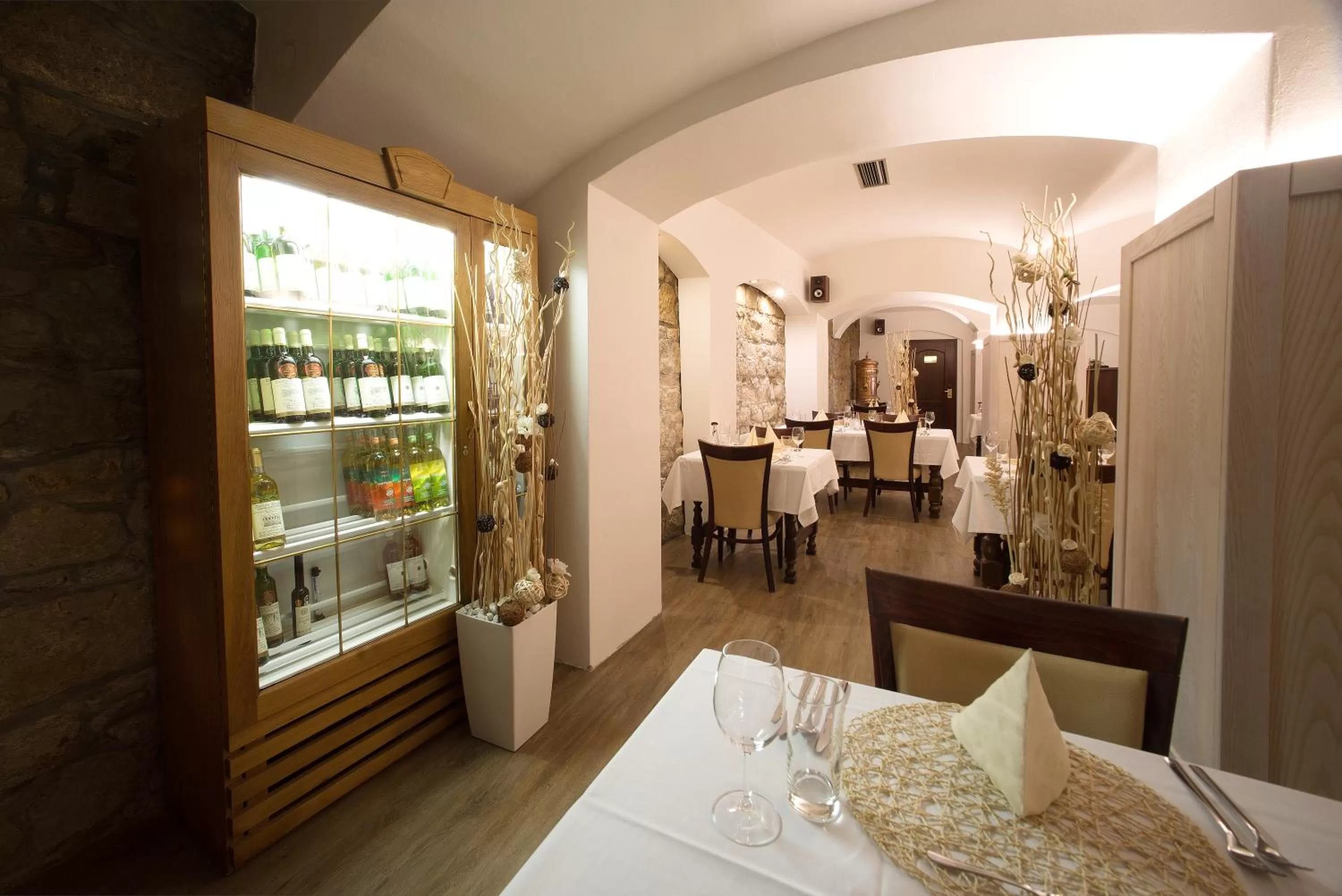 Restaurant/places to eat, Bed in Wellness Hotel Gondola