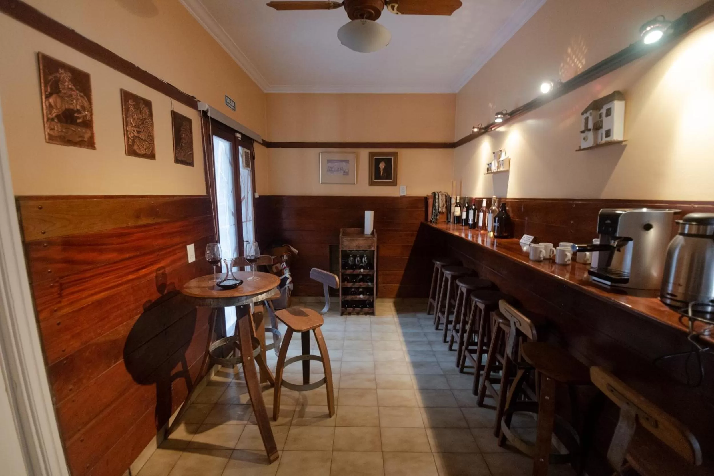 Lounge or bar, Restaurant/Places to Eat in Juana Banana Bed and Breakfast