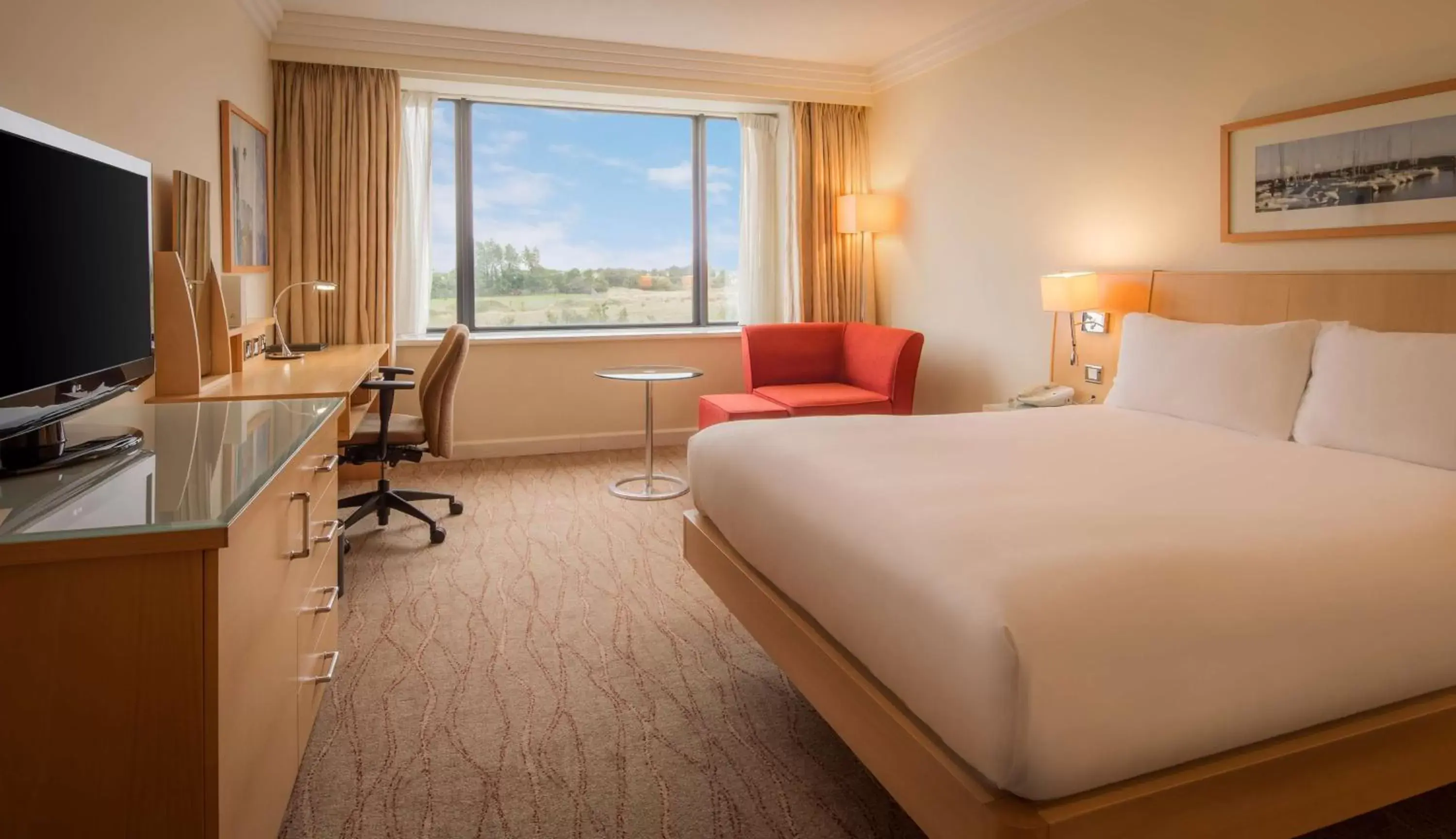 Deluxe Double Room in Hilton Dublin Airport Deluxe Double Room in Hilton Dublin Airport