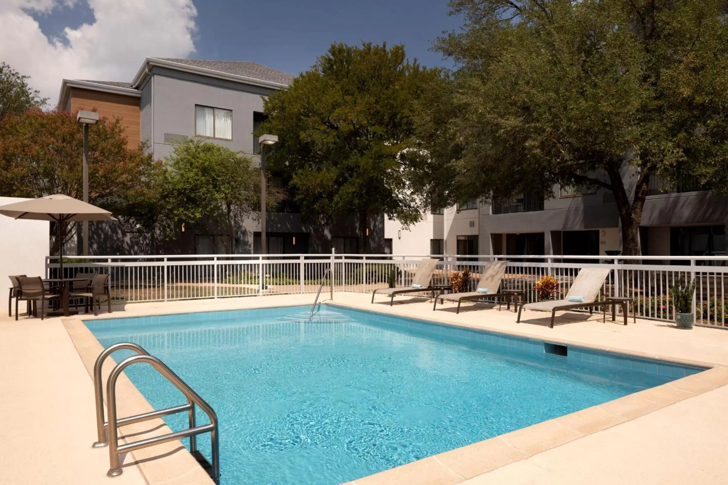 Swimming pool in Courtyard by Marriott- Austin Round Rock