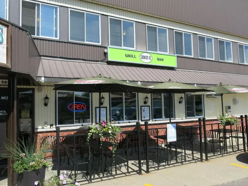 Restaurant/places to eat in Shemron Suites Hotel