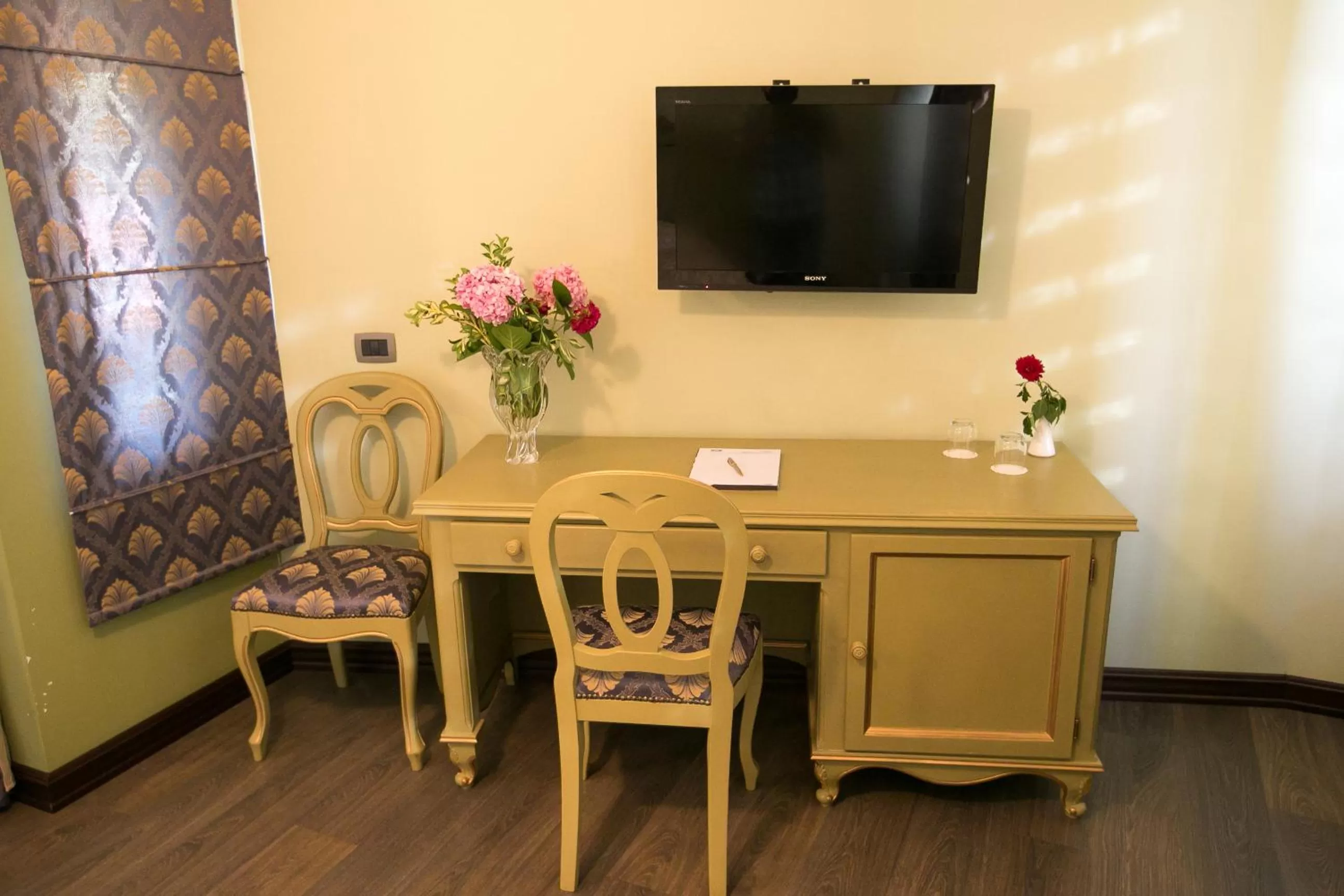 Seating area in Hotel Victoria Tirana