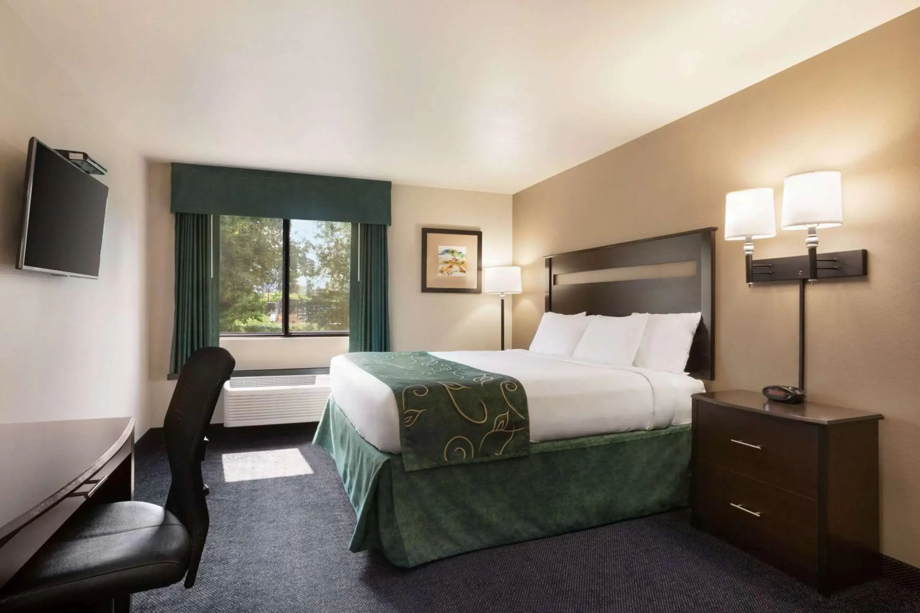 Deluxe Double Room - Mobility Access/Non-Smoking in Travelodge by Wyndham Brunswick near Fredrick Deluxe Double Room - Mobility Access/Non-Smoking in Travelodge by Wyndham Brunswick near Fredrick