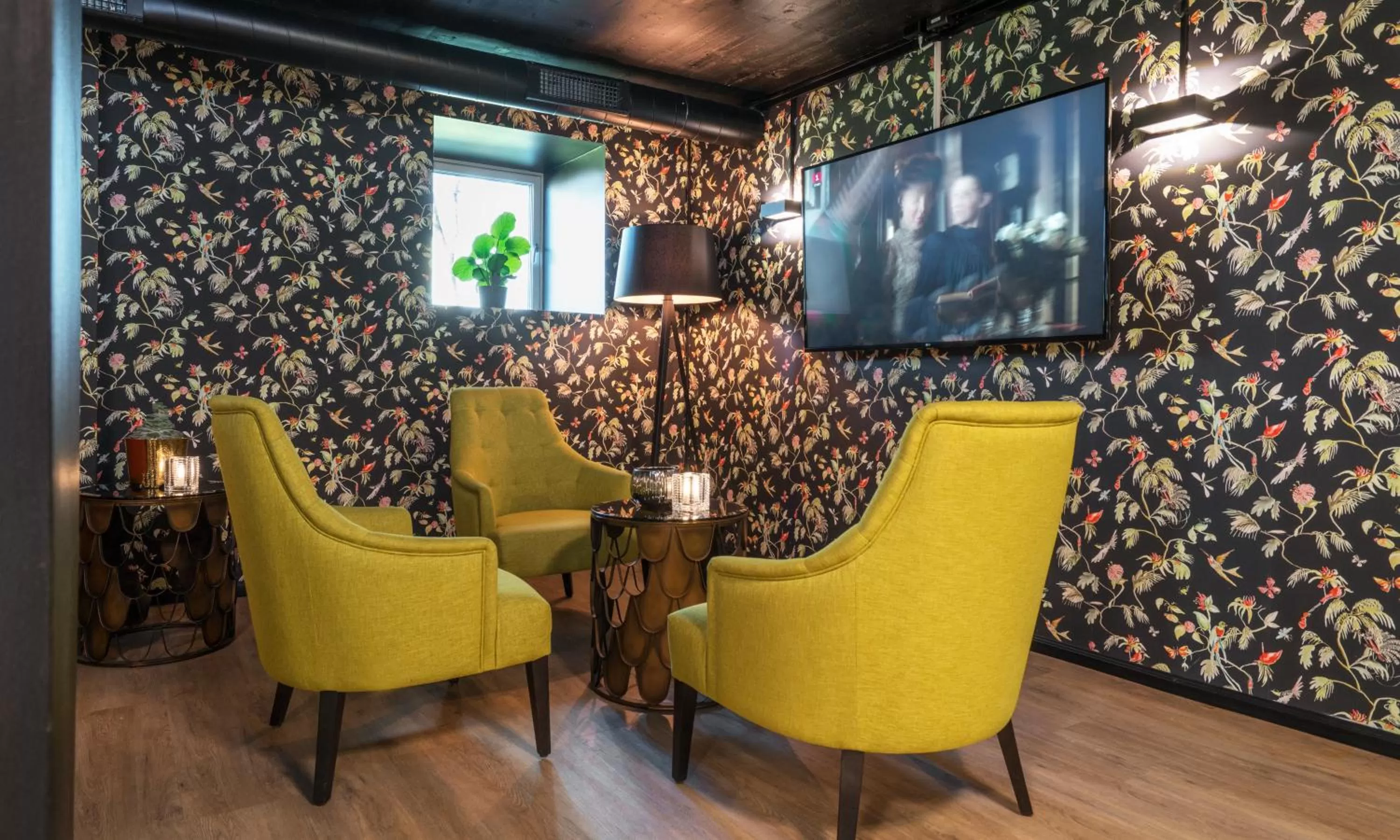 Communal lounge/ TV room in Thon Hotel Linne