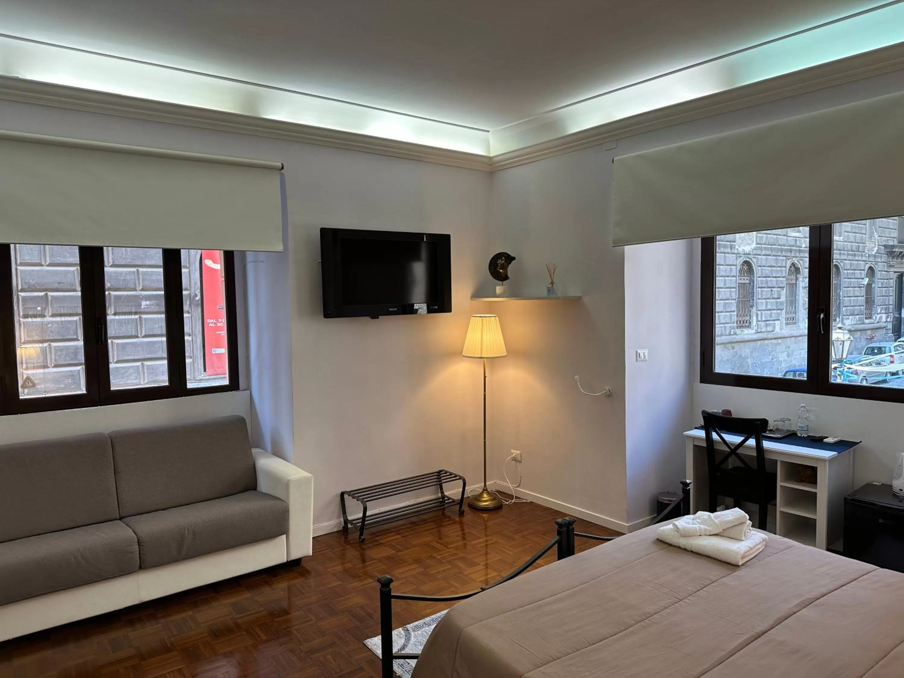 Bed, TV/Entertainment Center in Archivio Storico Napoli Centro