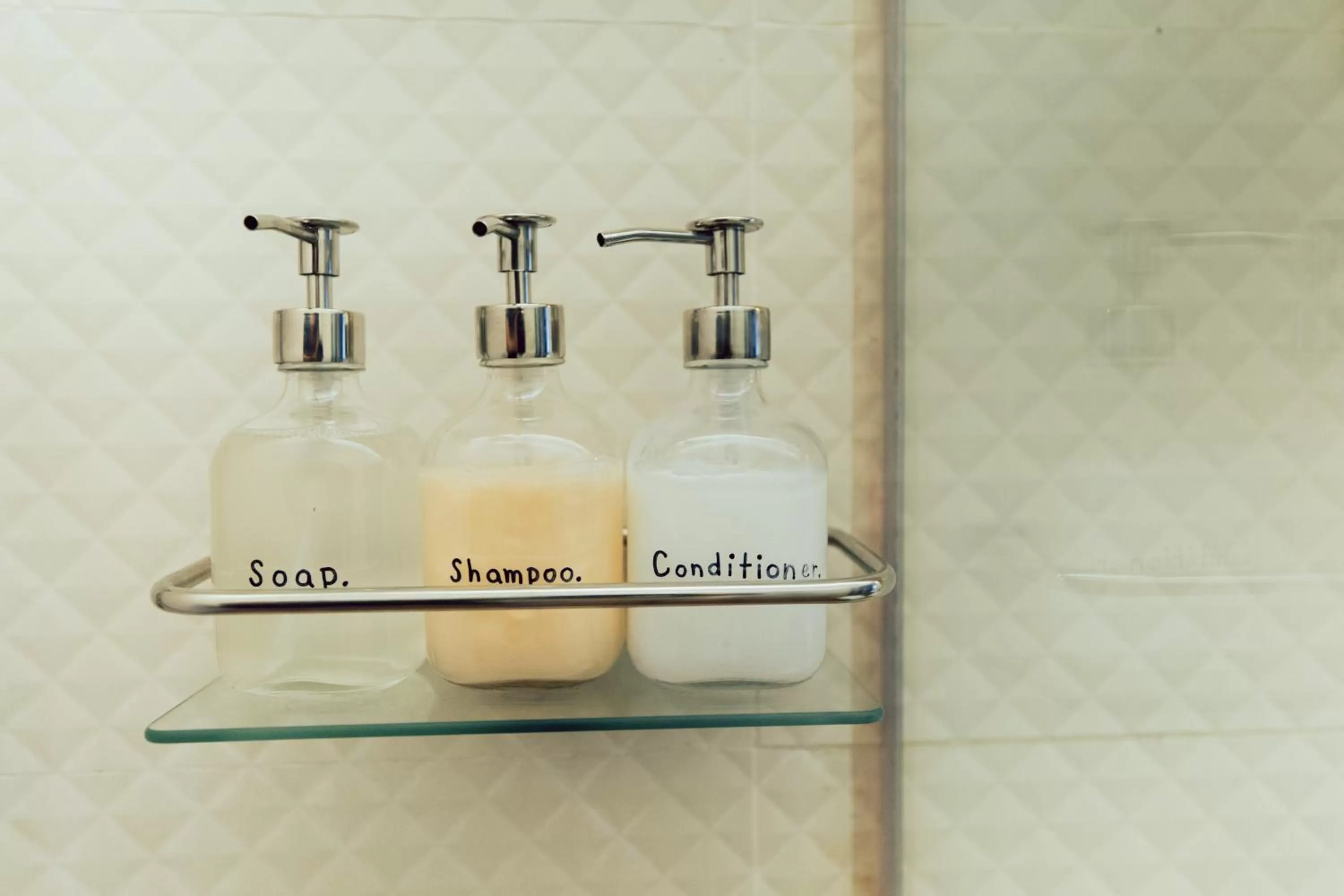 Bathroom in J's Cafe and Poshtel