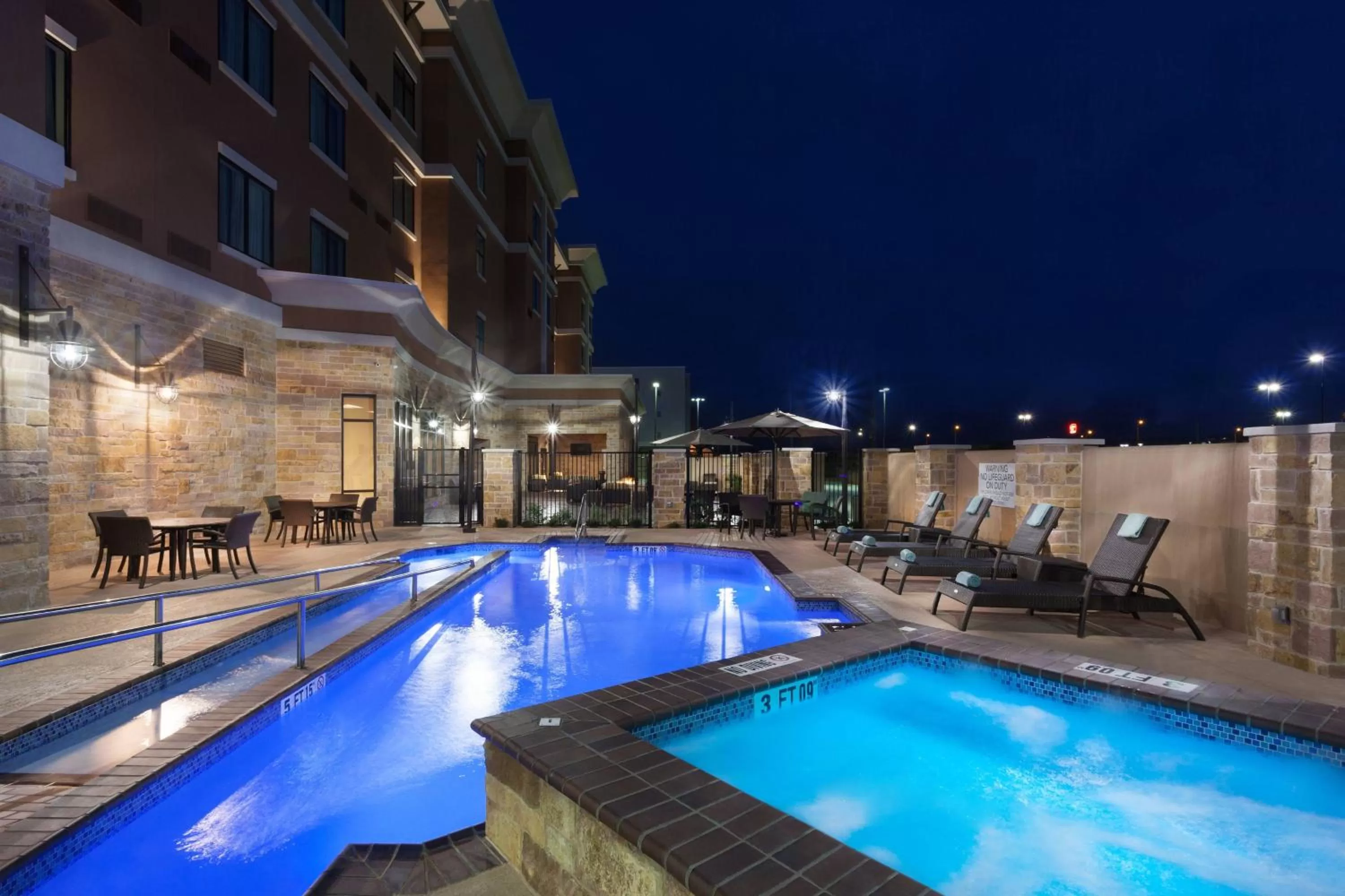 Swimming pool in Courtyard by Marriott San Angelo