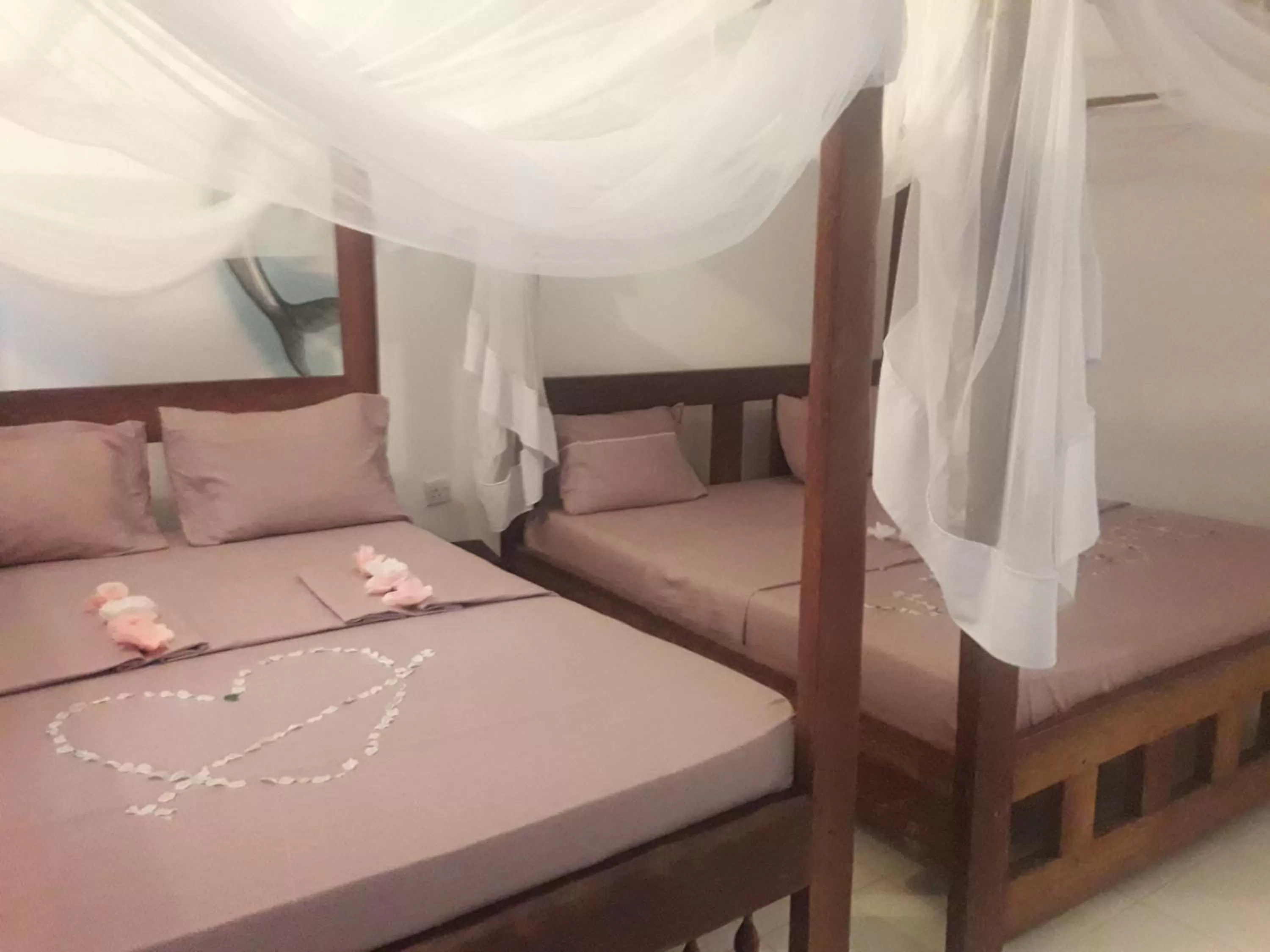 Photo of the whole room in Ebony & Ivory Beach Bungalows