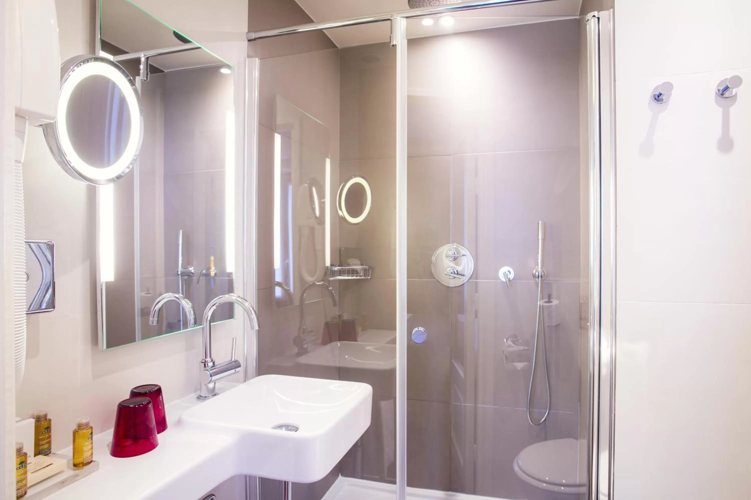 Bathroom in Hotel Opéra Opal