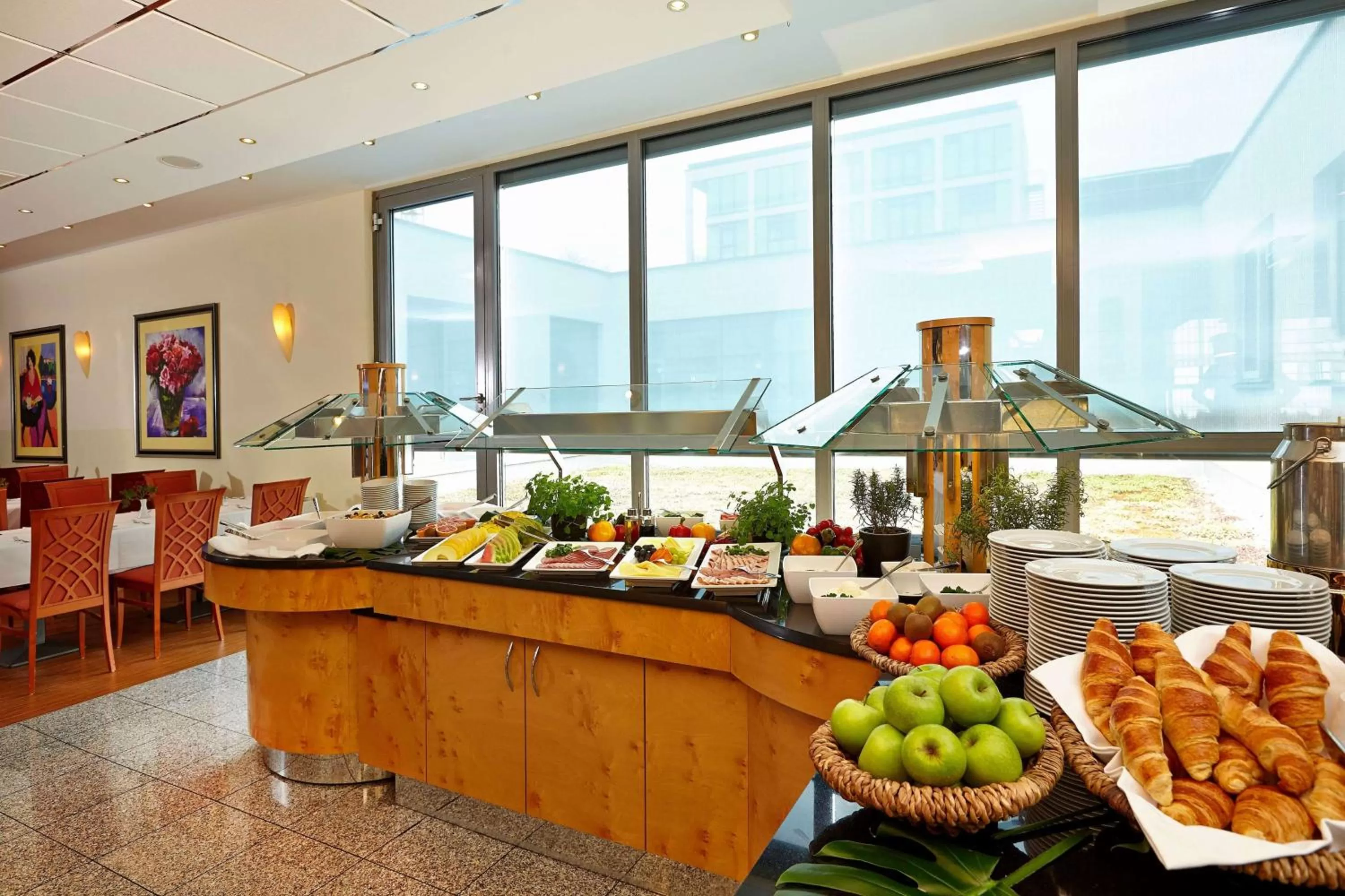 Restaurant/places to eat in H+ Hotel Berlin Mitte