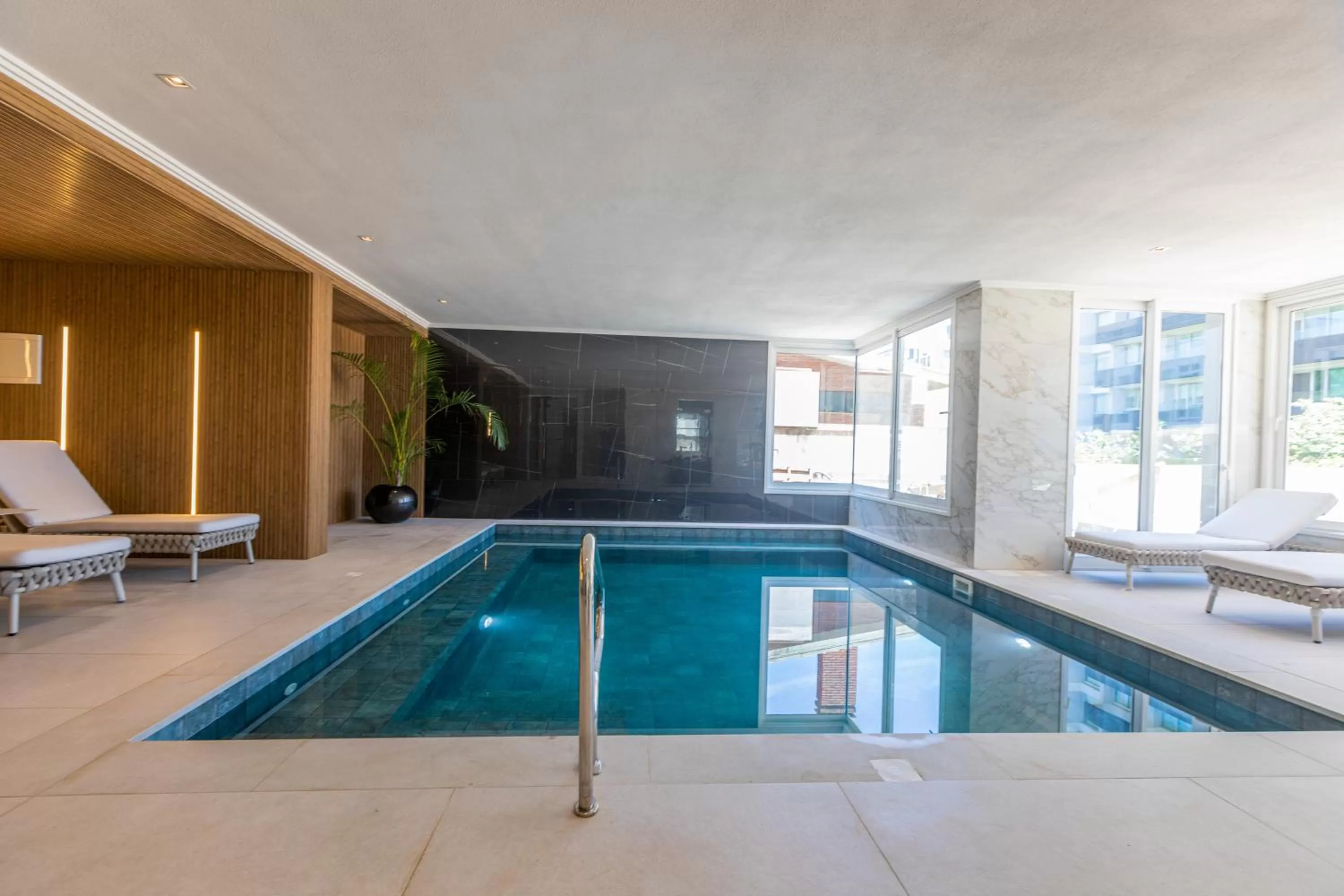 Swimming pool in Hotel Solerios Mansa