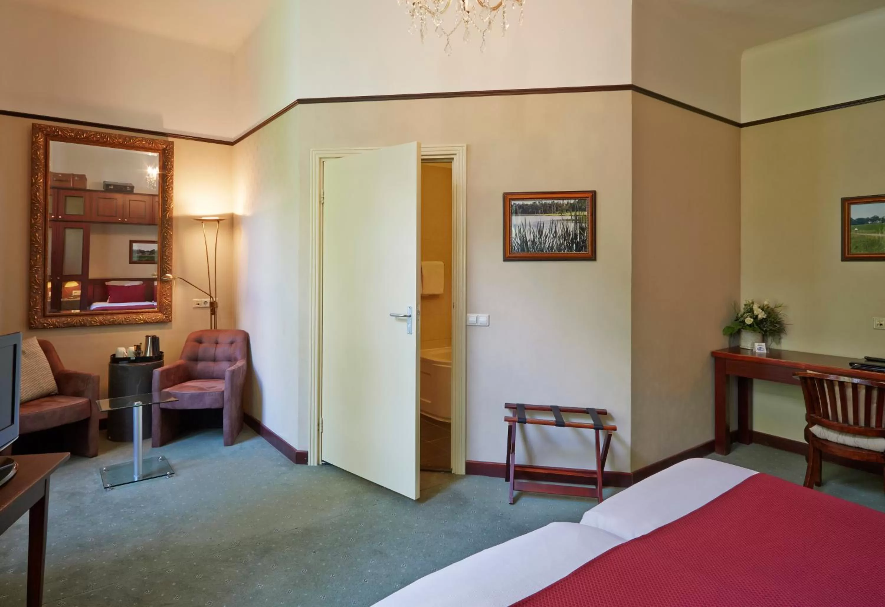 Photo of the whole room, Bed in Parkhotel Mastbosch Breda