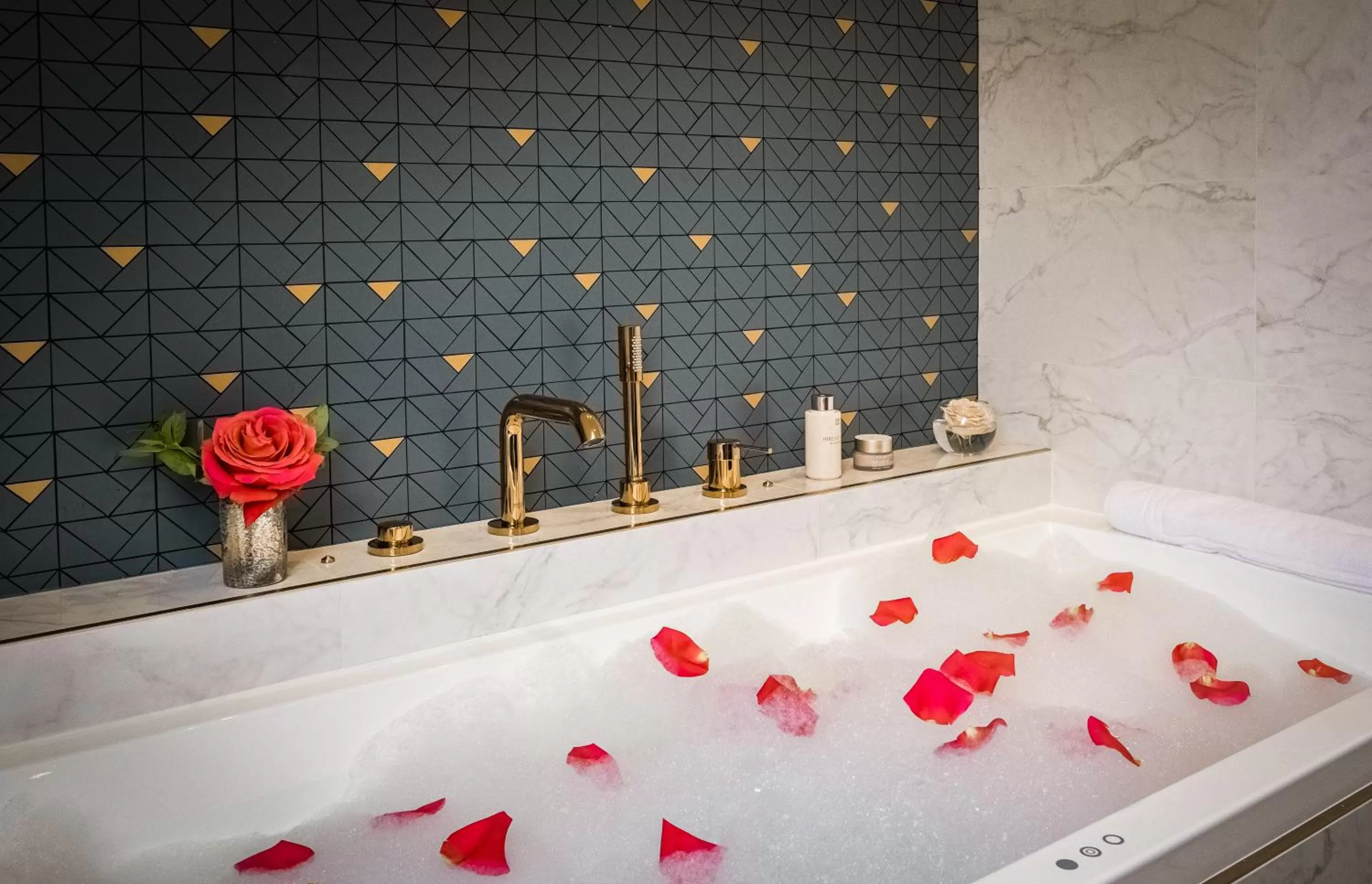 Bathroom in Hôtel Le Tourville by Inwood Hotels