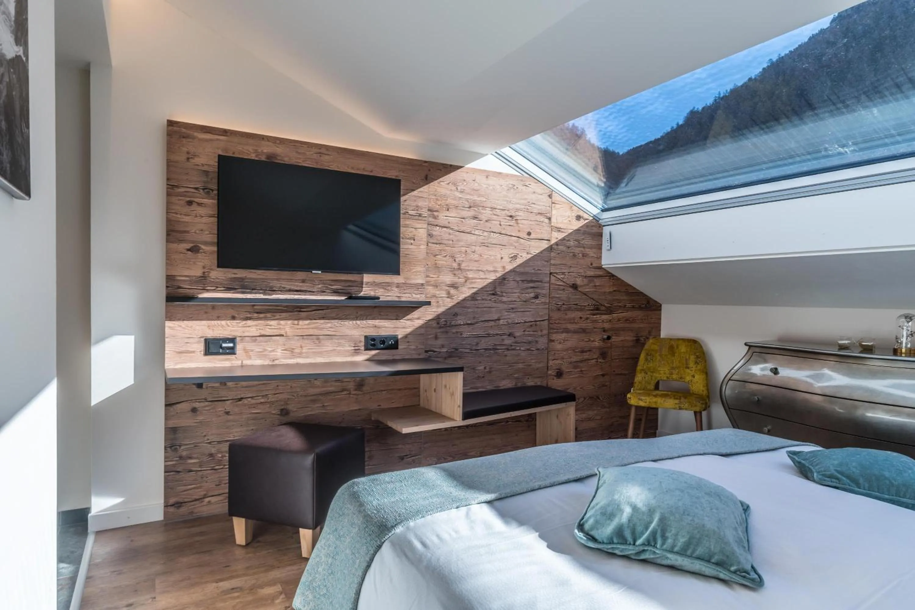 Photo of the whole room, Bed in Hotel Hemizeus & Iremia Spa