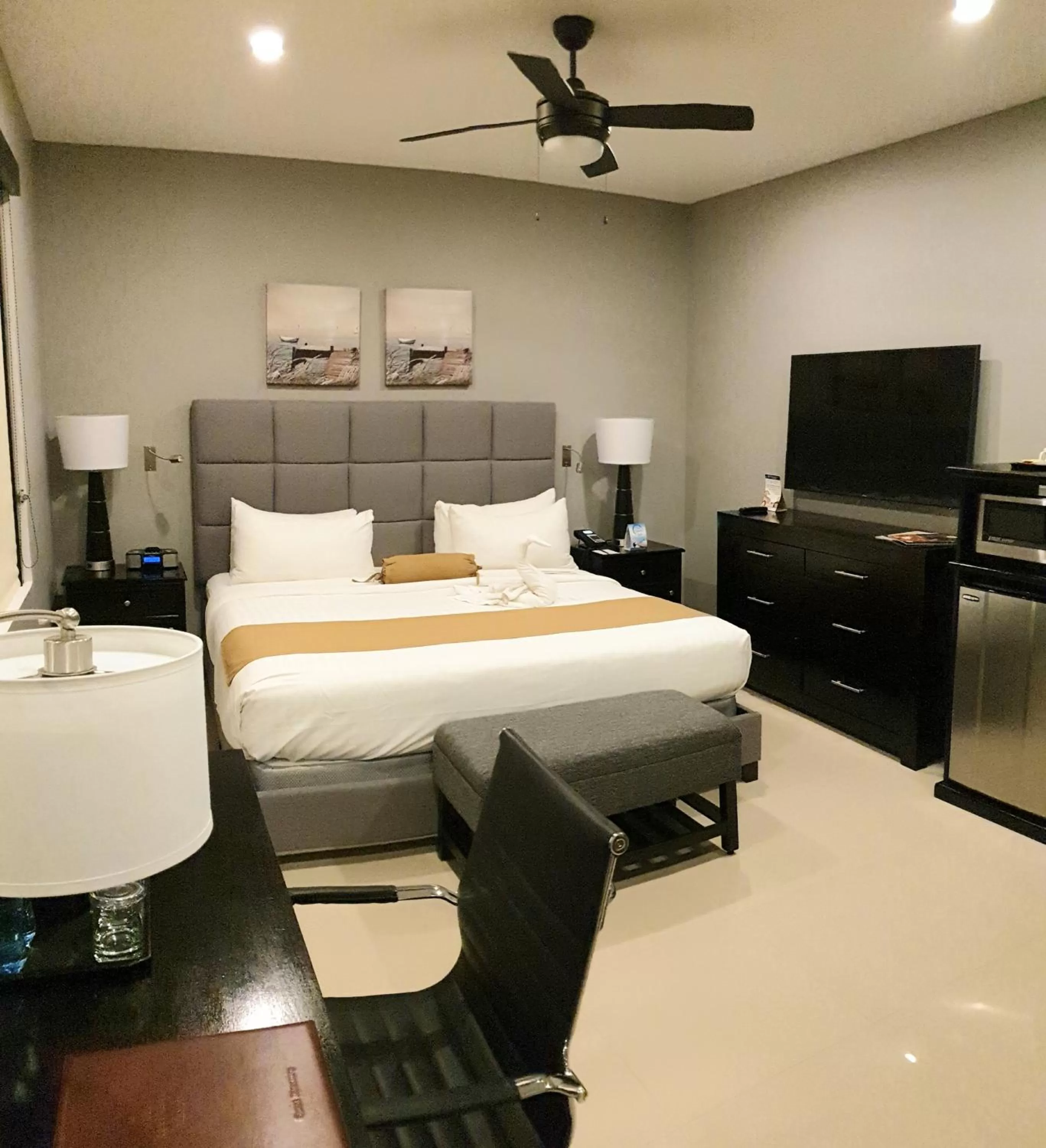 Bed in Best Western Plus Belize Biltmore Plaza