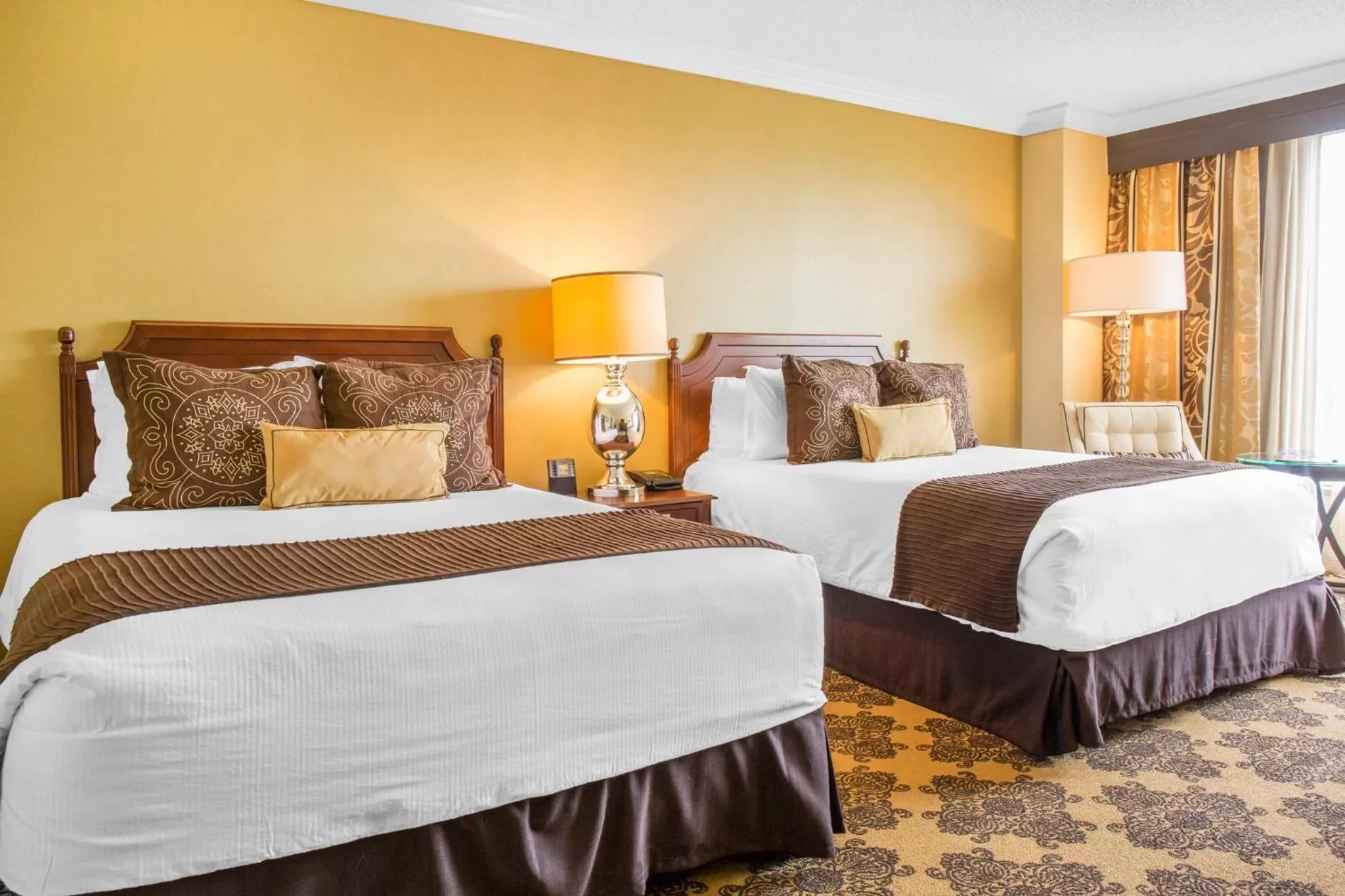 Bed in Omni Houston Hotel