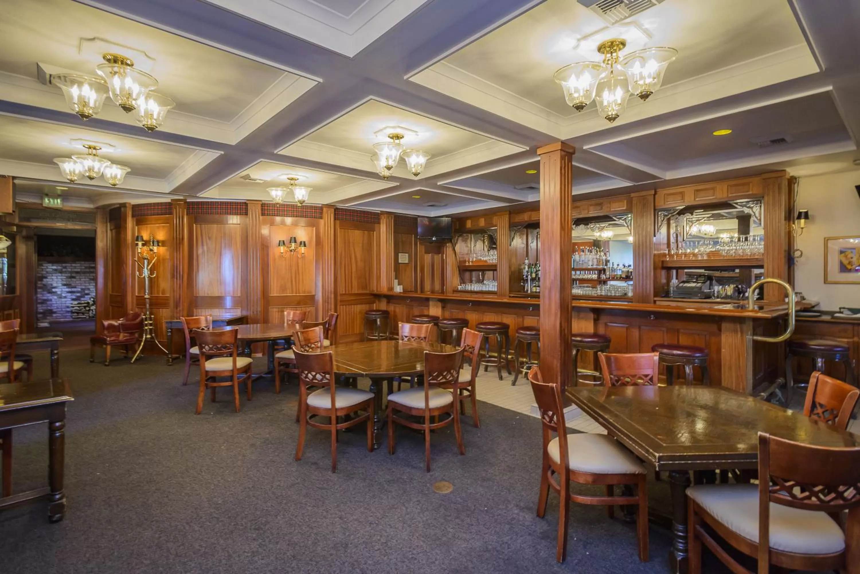 Restaurant/Places to Eat in Hill House Inn