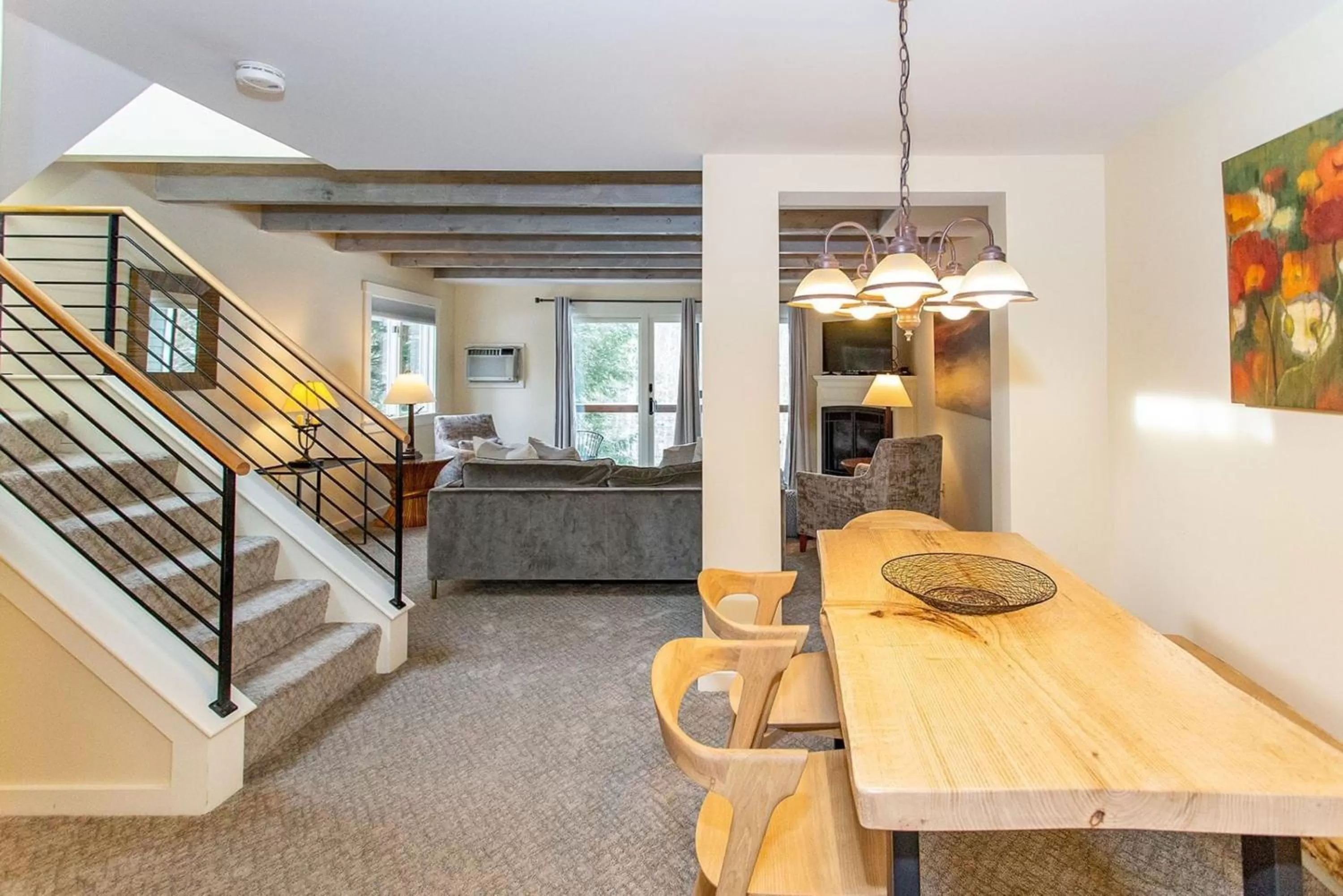 Dining area in Topnotch Resort